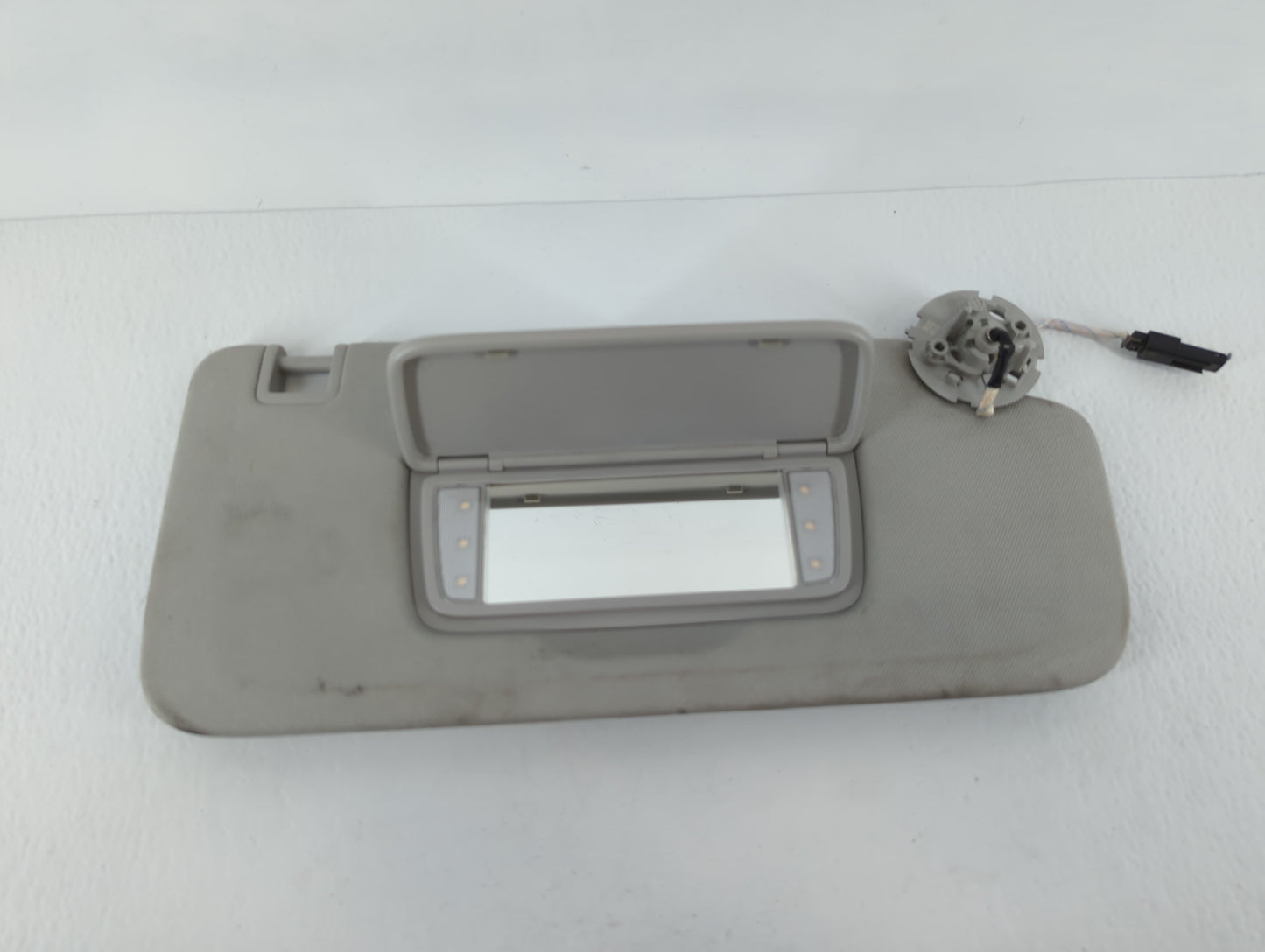 2018-2022 Chevrolet Traverse Sun Visor Shade Replacement Passenger Right Mirror Fits Fits 2018 2019 2020 2021 2022 OEM Used Auto Parts - Oemusedautoparts1.com