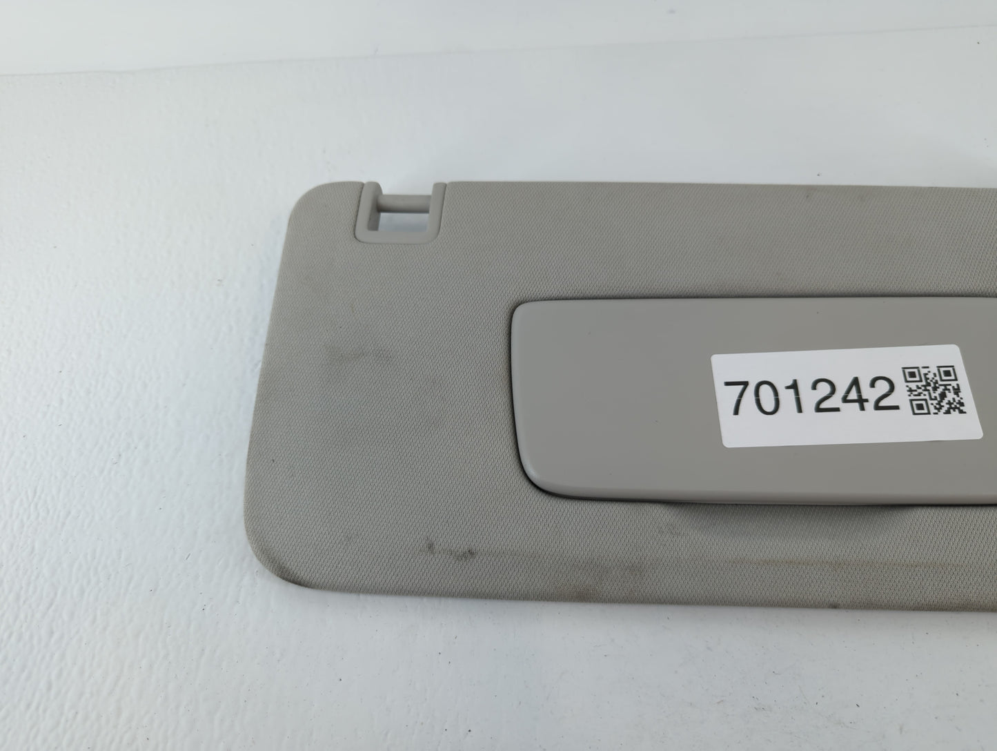 2018-2022 Chevrolet Traverse Sun Visor Shade Replacement Passenger Right Mirror Fits Fits 2018 2019 2020 2021 2022 OEM Used Auto Parts - Oemusedautoparts1.com