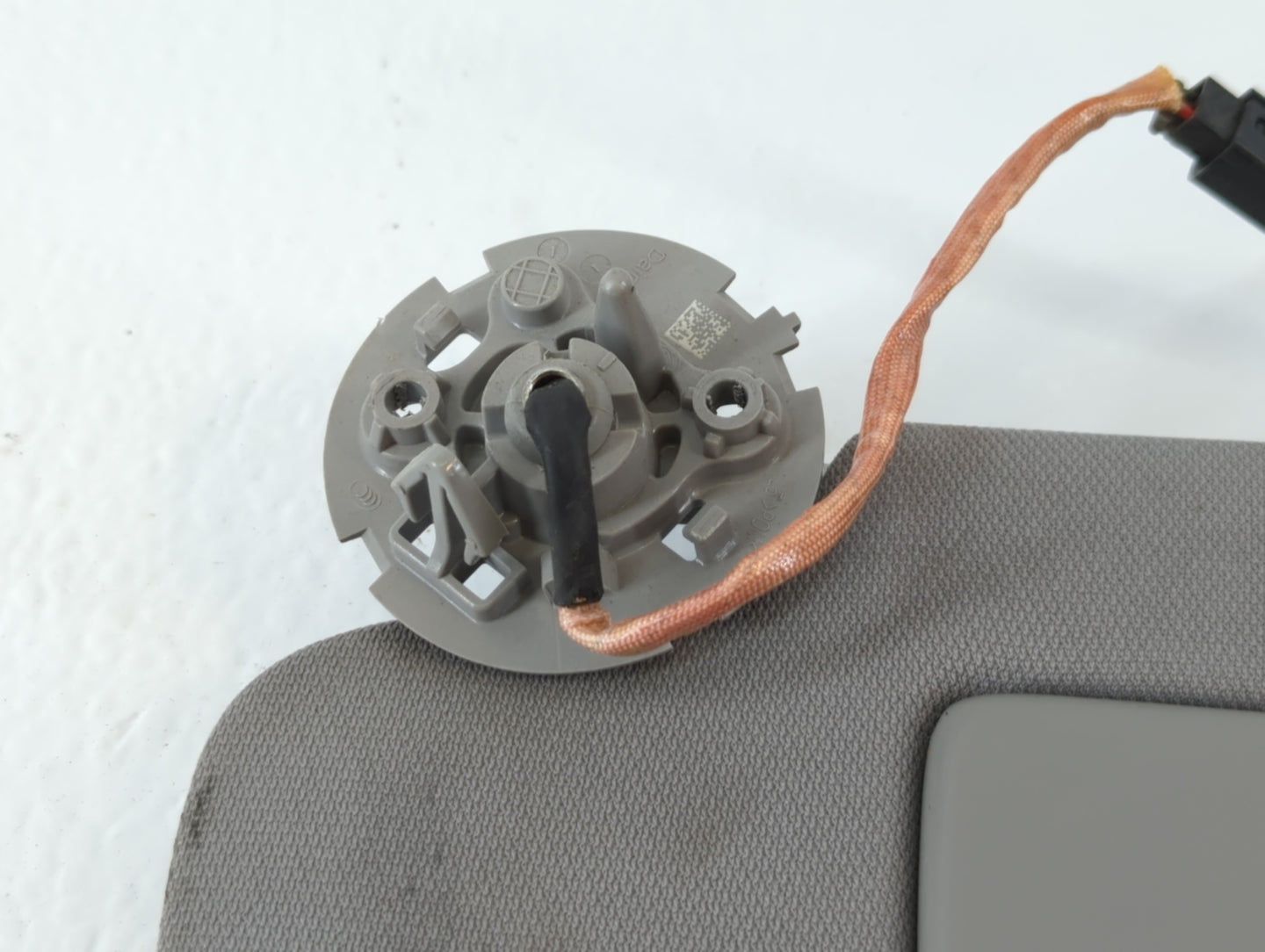 2020-2022 Chevrolet Equinox Sun Visor Shade Replacement Passenger Right Mirror Fits Fits 2020 2021 2022 OEM Used Auto Parts - Oemusedautoparts1.com