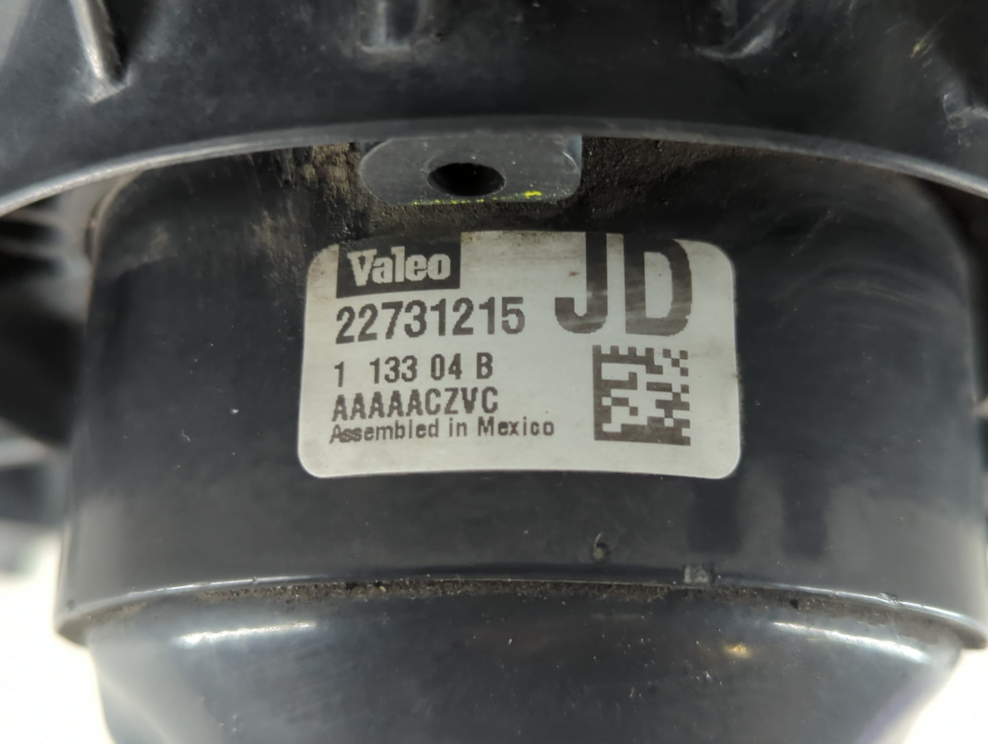 2004-2005 Chevrolet Cavalier Left Radiator Fan Motor Assembly - Oemusedautoparts1.com