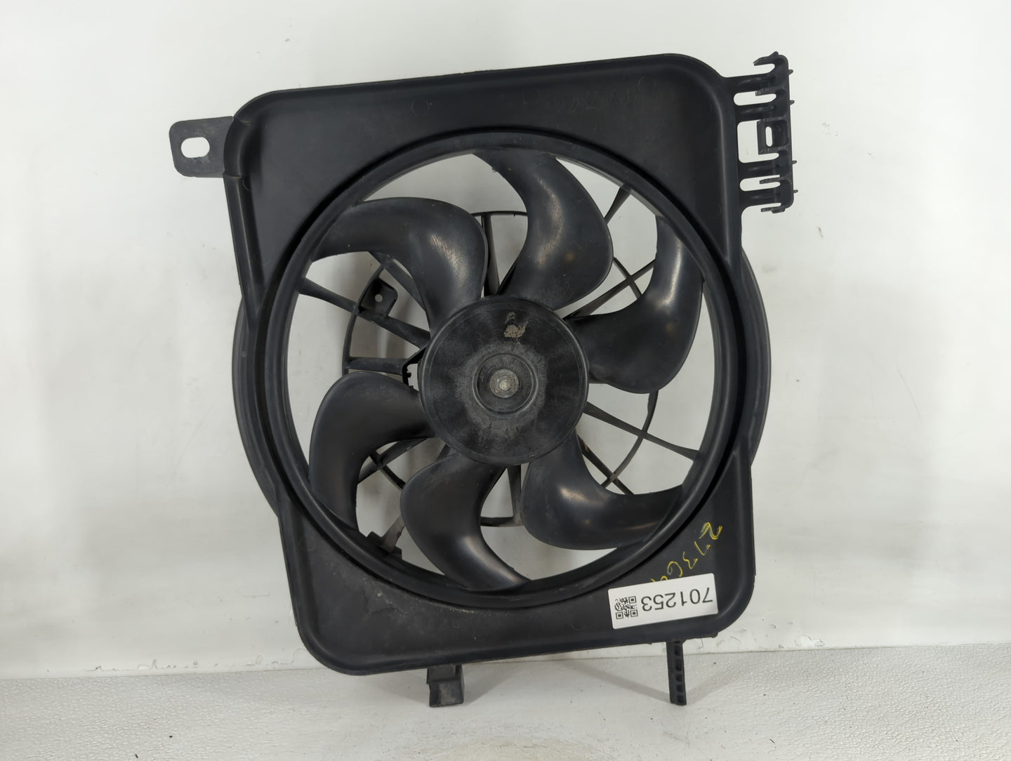 2004-2005 Chevrolet Cavalier Left Radiator Fan Motor Assembly - Oemusedautoparts1.com
