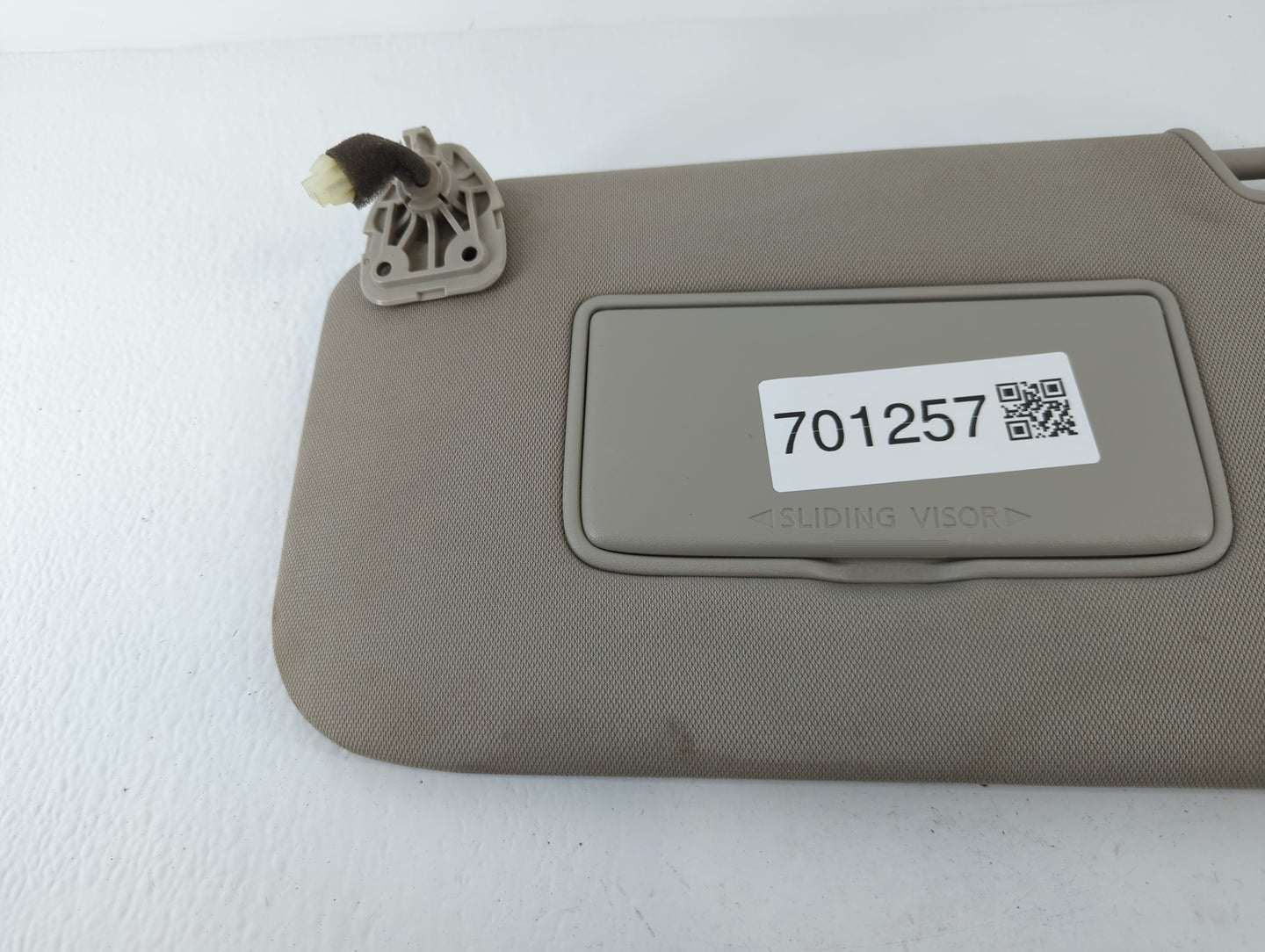 2018-2020 Nissan Rogue Sun Visor Shade Replacement Driver Left Mirror Fits Fits 2018 2019 2020 OEM Used Auto Parts - Oemusedautoparts1.com