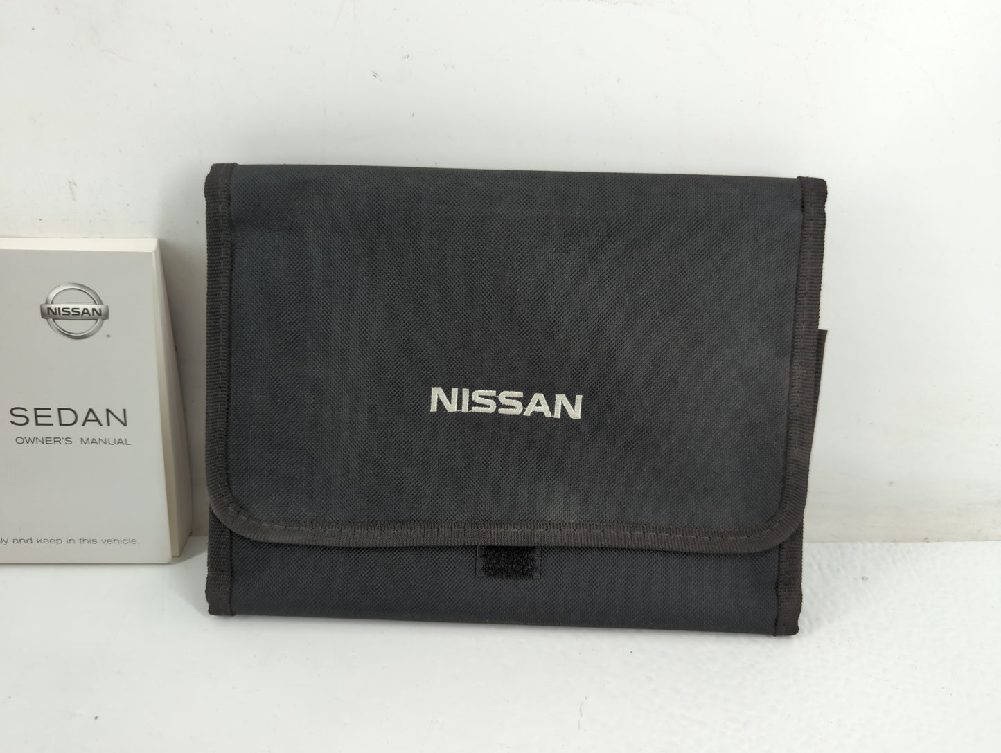 2014 Nissan Versa Owners Manual Book Guide P/N:OM14E ON17U1 OEM Used Auto Parts - Oemusedautoparts1.com