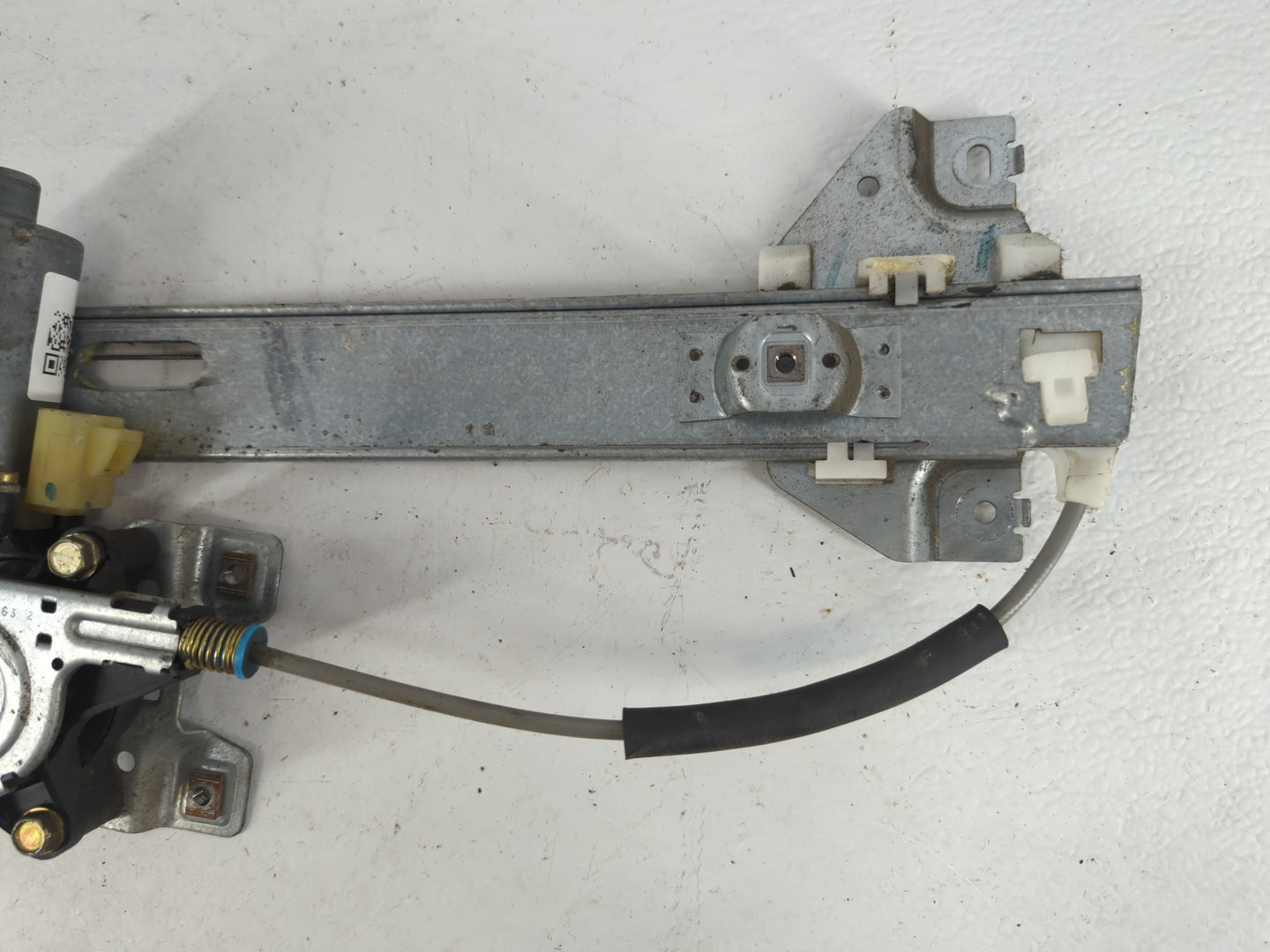2002-2007 Saturn Vue Window Regulator Passenger Front - Oemusedautoparts1.com