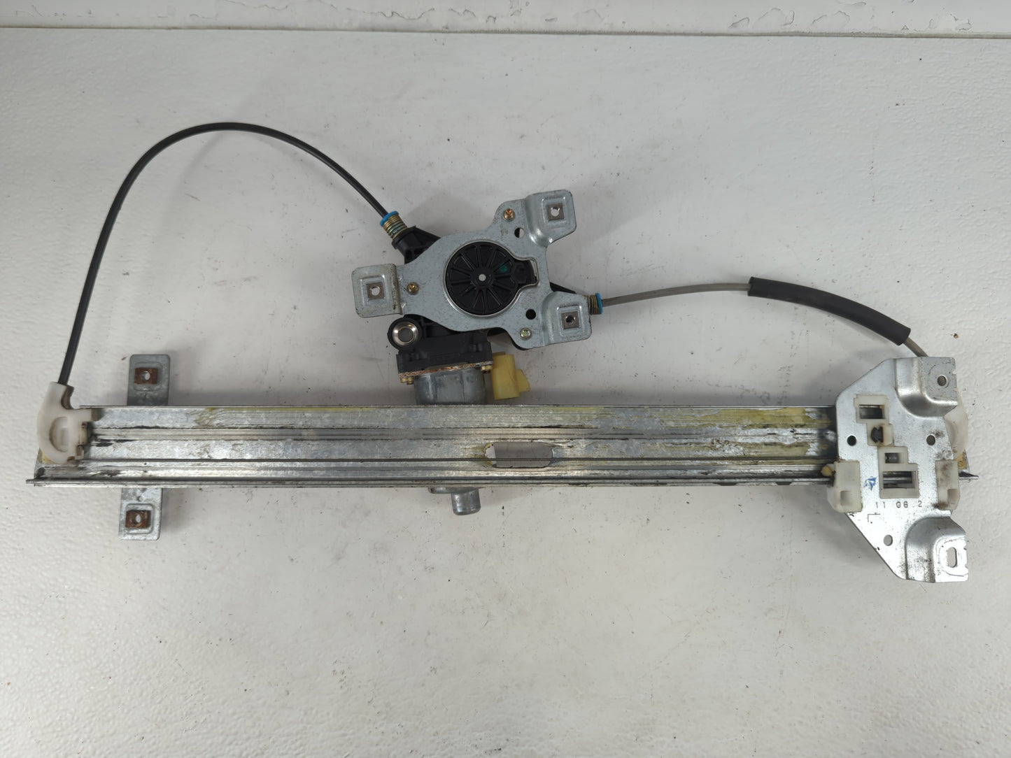 2002-2007 Saturn Vue Window Regulator Passenger Front - Oemusedautoparts1.com