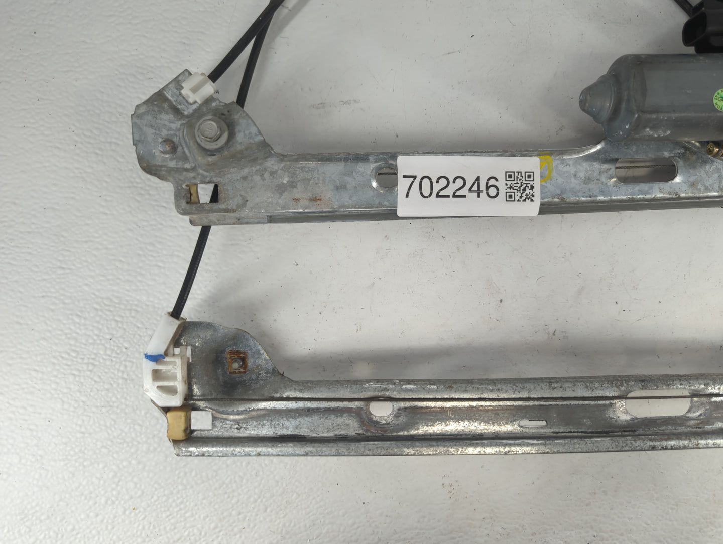 2002-2006 Cadillac Escalade Driver Left Front Window Regulator - Oemusedautoparts1.com
