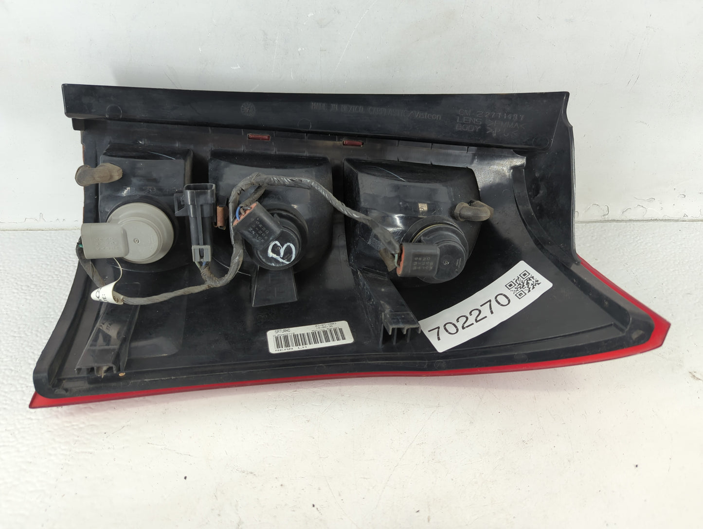 2002-2003 Saturn Vue Tail Light Assembly Driver Left OEM P/N:2005RG9710 Fits Fits 2002 2003 OEM Used Auto Parts - Oemusedautoparts1.com