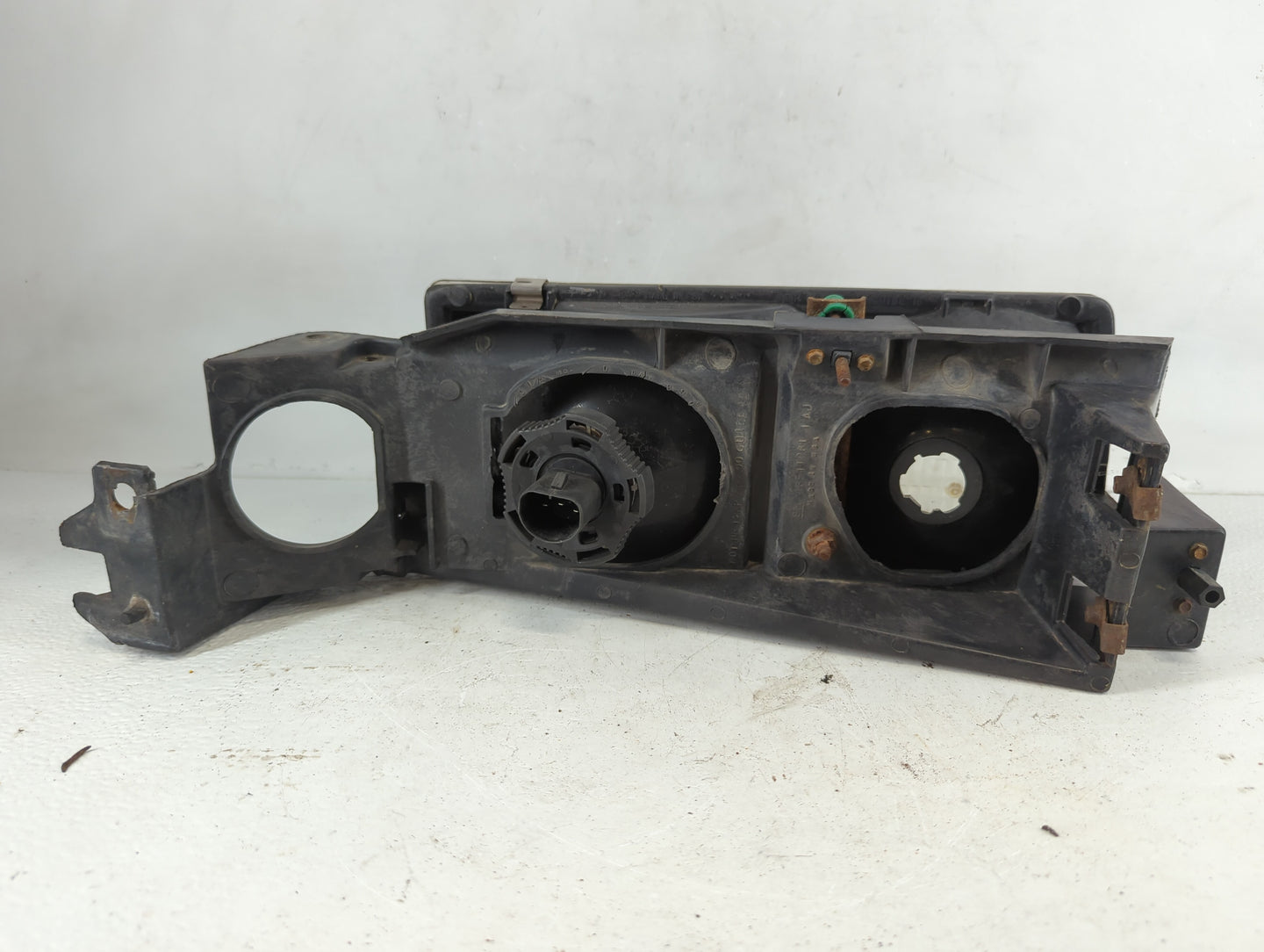 1992-1996 Buick Roadmaster Passenger Right Oem Head Light Headlight Lamp - Oemusedautoparts1.com