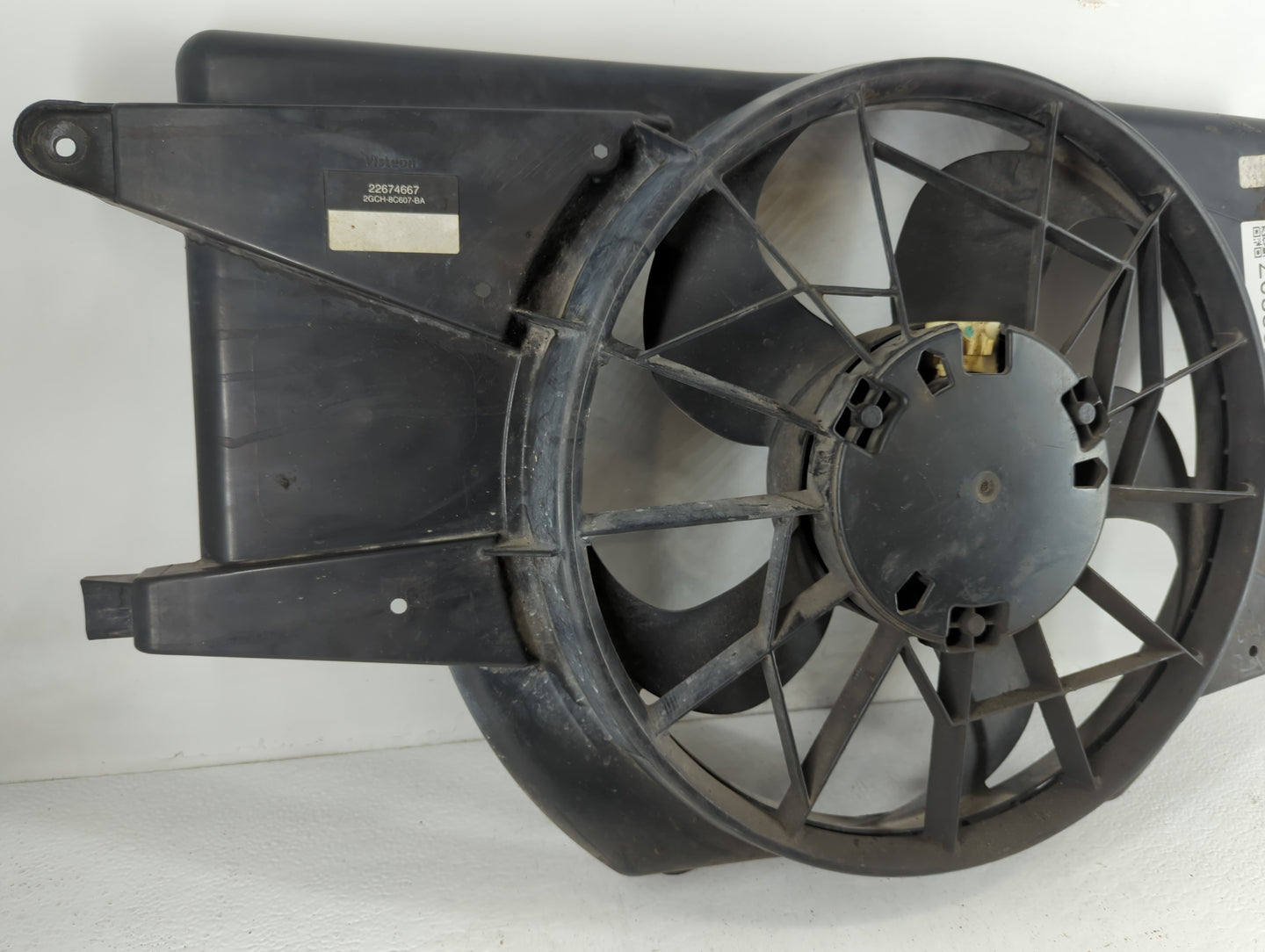 2002-2003 Saturn Vue Left Radiator Fan Motor Assembly - Oemusedautoparts1.com