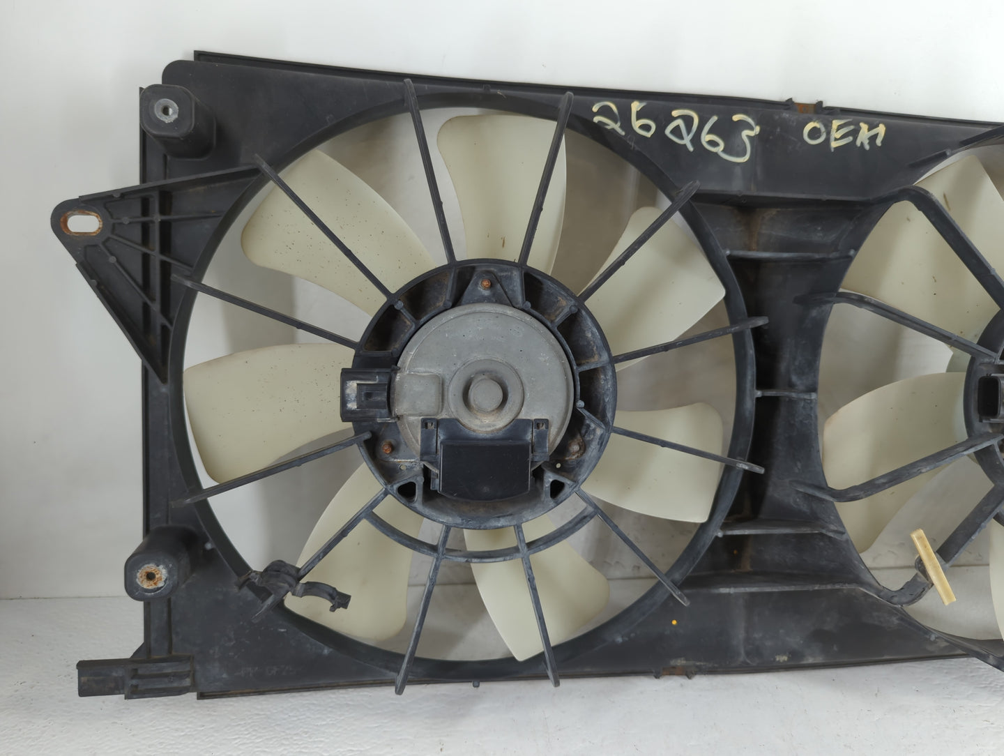 2006 Buick Lucerne Left Radiator Fan Motor Assembly - Oemusedautoparts1.com