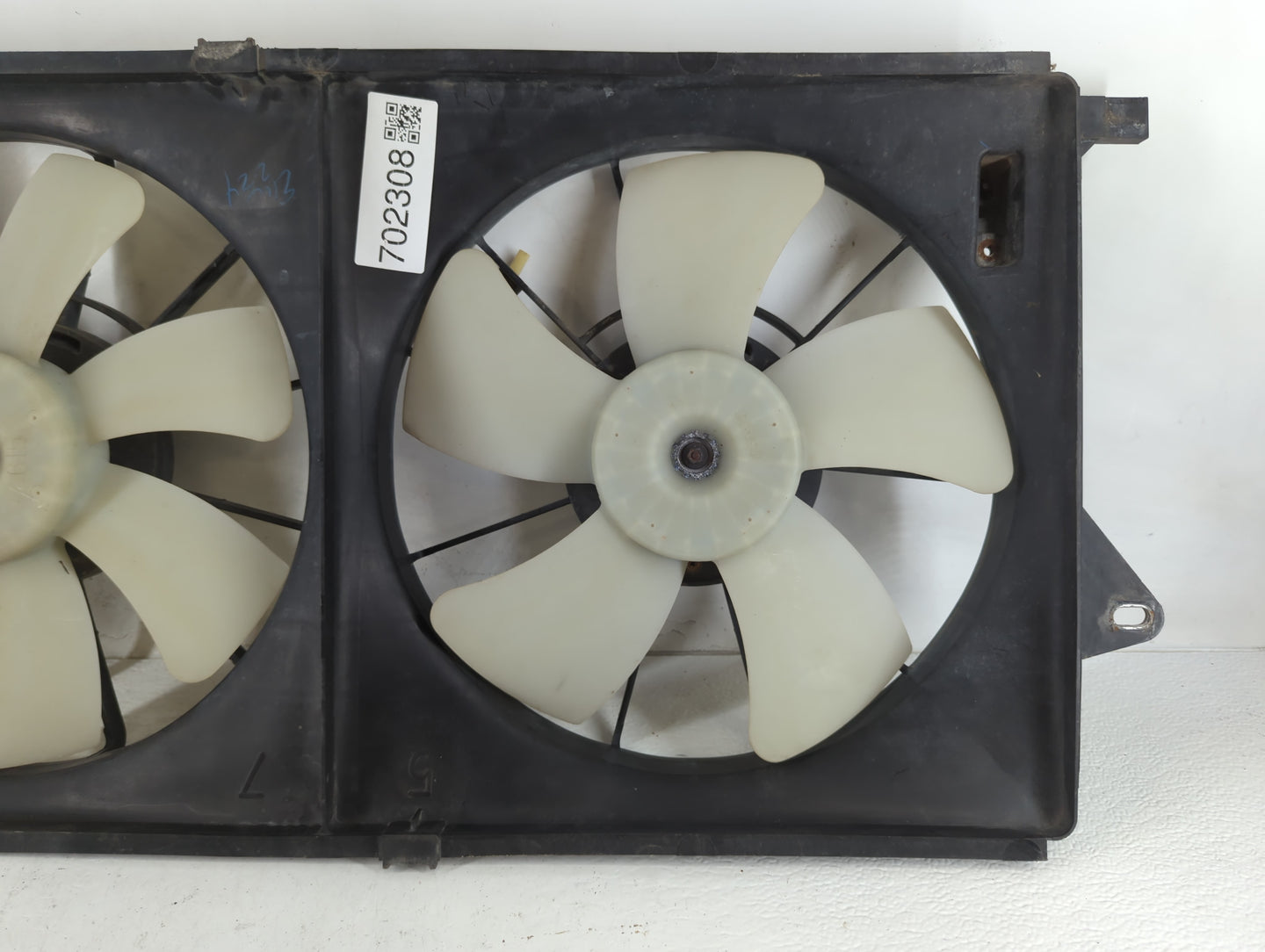 2006 Buick Lucerne Left Radiator Fan Motor Assembly - Oemusedautoparts1.com