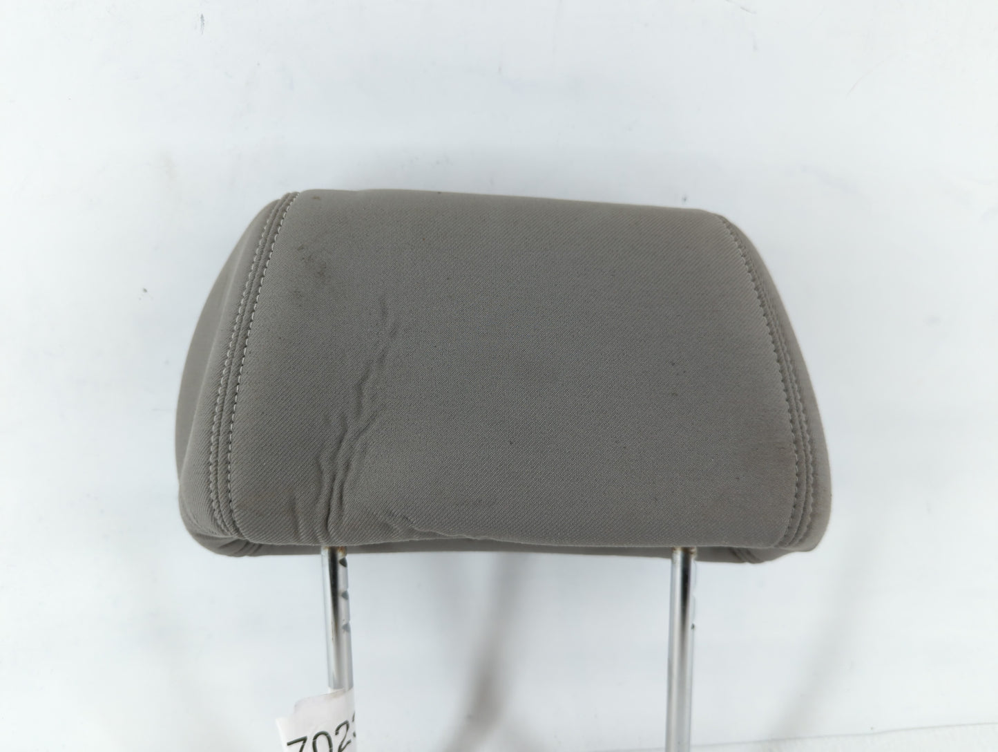2008-2009 Saturn Aura Headrest Head Rest Rear Seat Fits Fits 2008 2009 OEM Used Auto Parts - Oemusedautoparts1.com