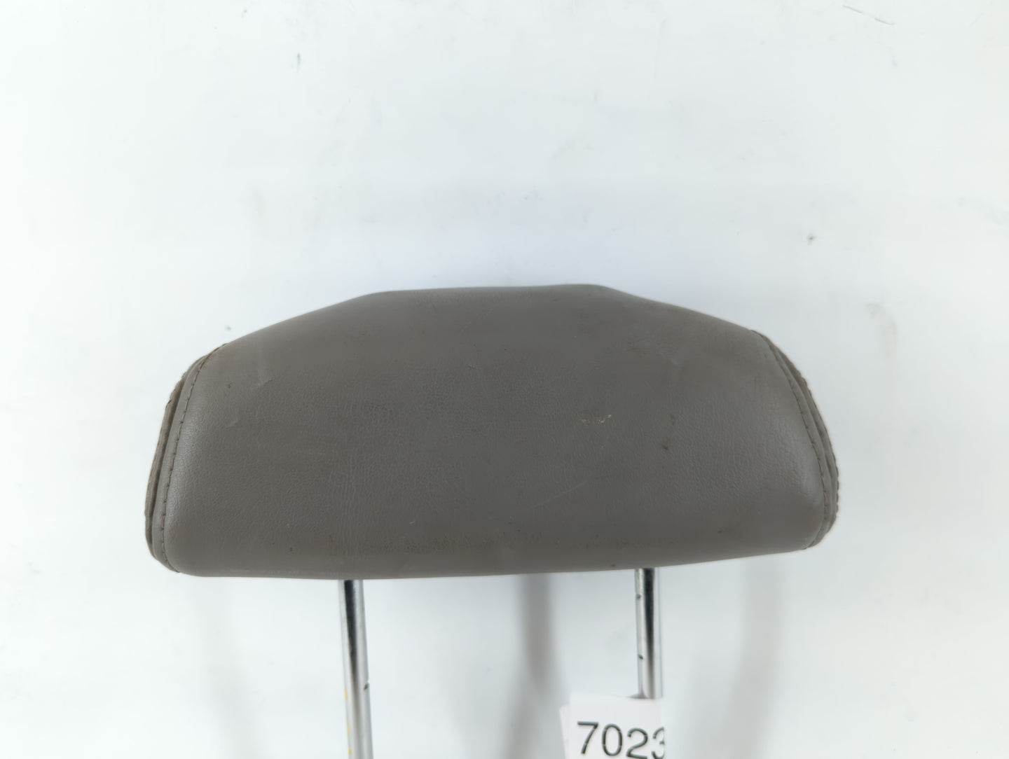 2002-2007 Saturn Vue Headrest Head Rest Rear Seat Fits Fits 2002 2003 2004 2005 2006 2007 OEM Used Auto Parts - Oemusedautoparts1.com