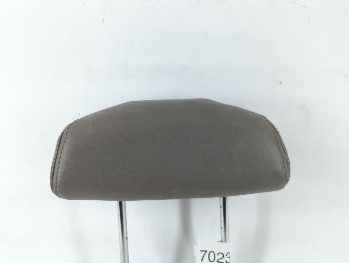 2002-2007 Saturn Vue Headrest Head Rest Rear Seat Fits Fits 2002 2003 2004 2005 2006 2007 OEM Used Auto Parts - Oemusedautoparts1.com