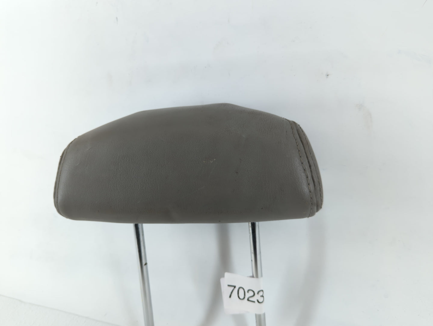 2002-2007 Saturn Vue Headrest Head Rest Rear Seat Fits Fits 2002 2003 2004 2005 2006 2007 OEM Used Auto Parts - Oemusedautoparts1.com