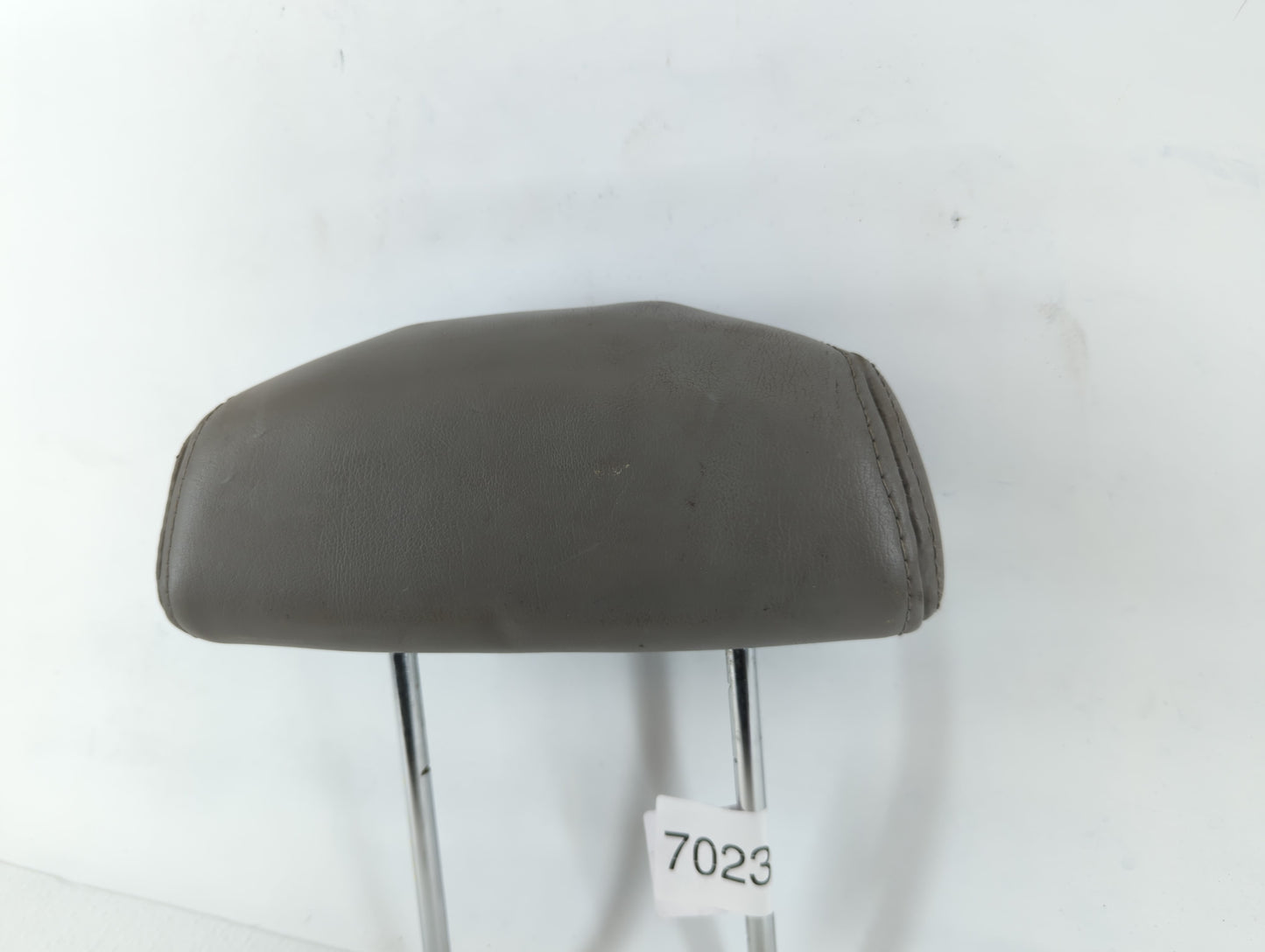 2002-2007 Saturn Vue Headrest Head Rest Rear Seat Fits Fits 2002 2003 2004 2005 2006 2007 OEM Used Auto Parts - Oemusedautoparts1.com