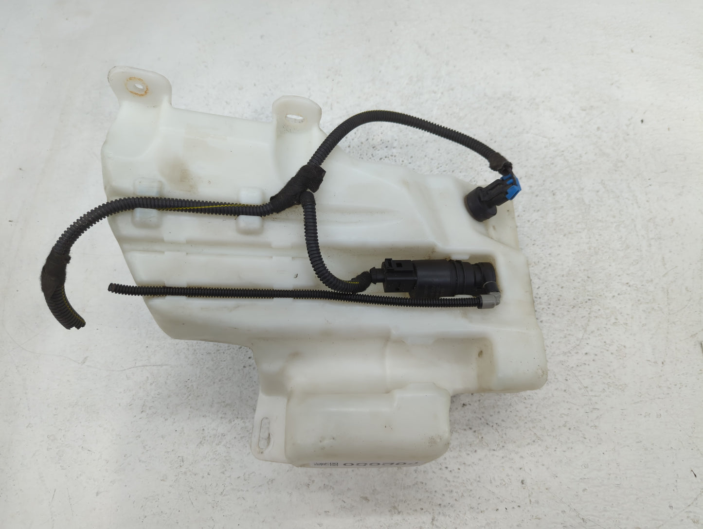 2011-2017 Buick Regal Windshield Washer Fluid Reservoir Bottle Oem - Oemusedautoparts1.com