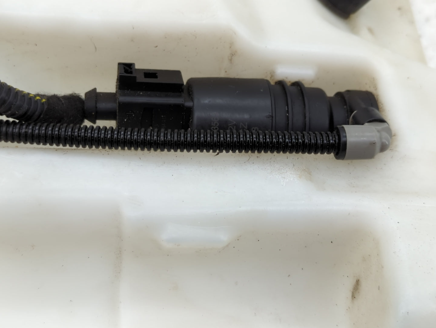 2011-2017 Buick Regal Windshield Washer Fluid Reservoir Bottle Oem - Oemusedautoparts1.com