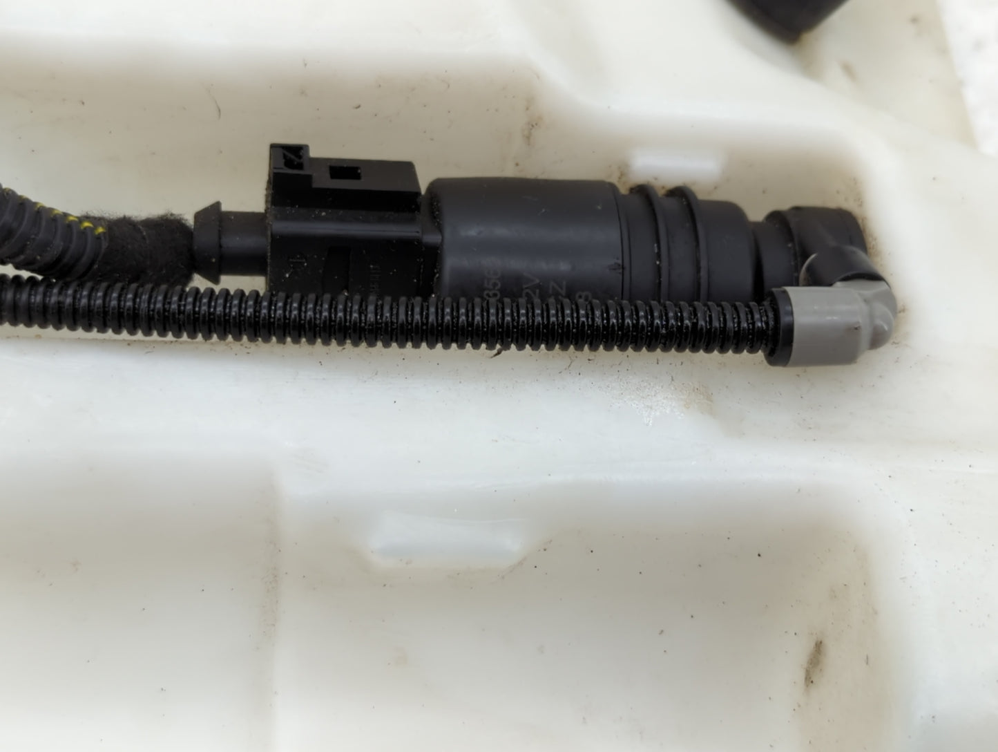2011-2017 Buick Regal Windshield Washer Fluid Reservoir Bottle Oem - Oemusedautoparts1.com