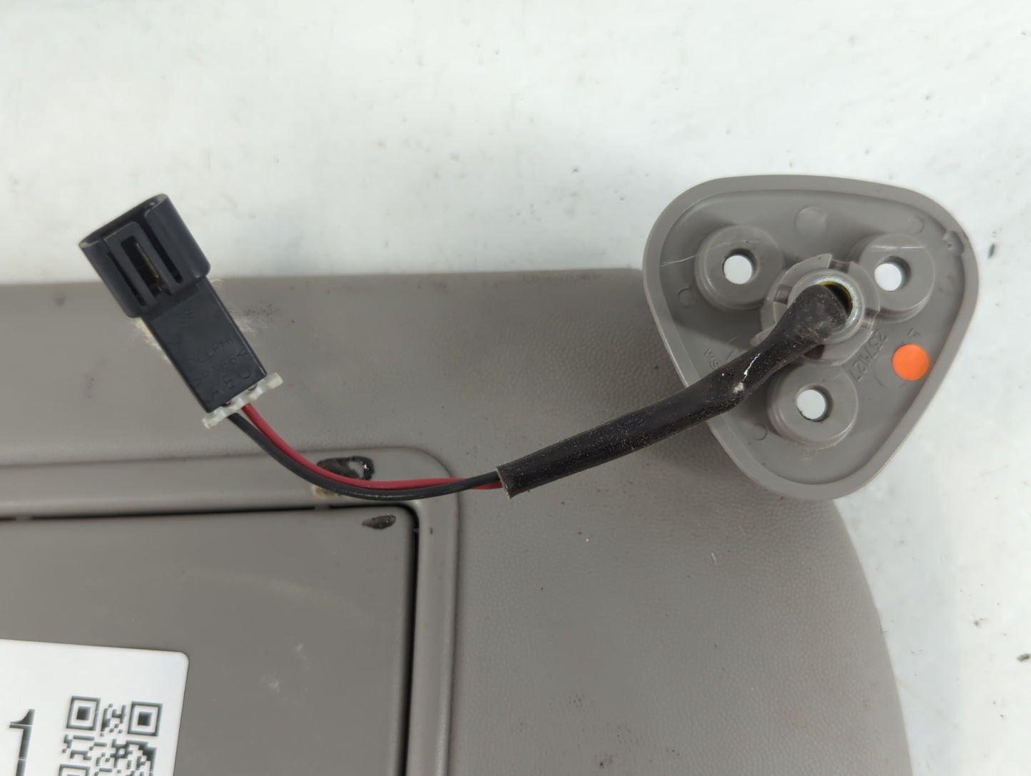 2004-2009 Cadillac Srx Sun Visor Shade Replacement Passenger Right Mirror Fits Fits 2004 2005 2006 2007 2008 2009 OEM Used Auto Parts - Oemusedautoparts1.com