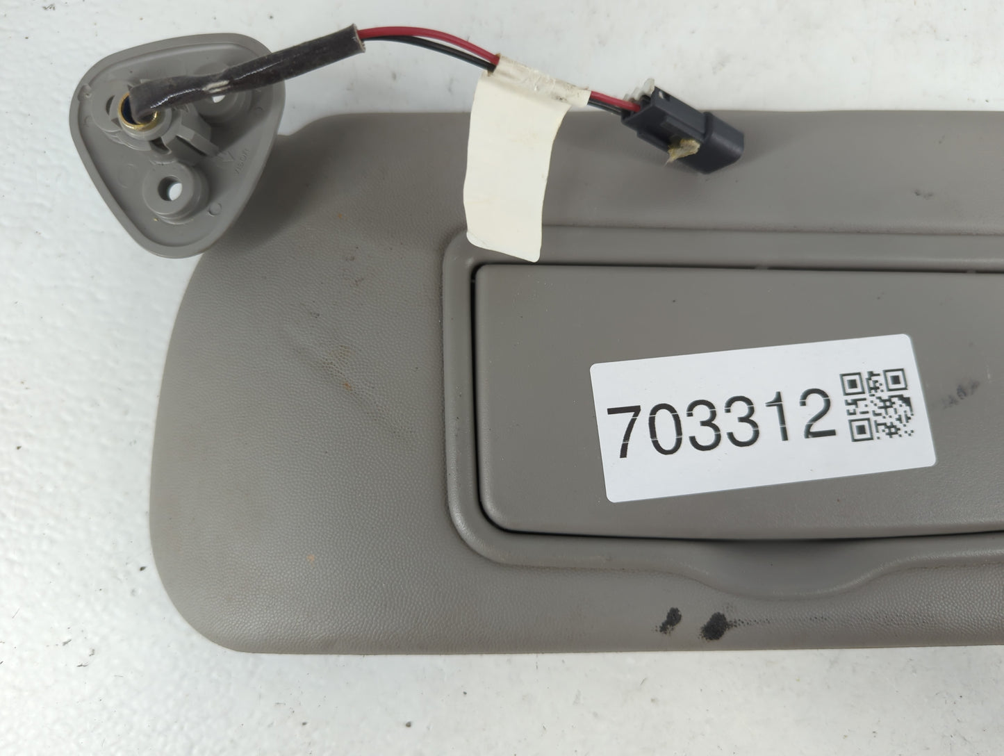 2004-2009 Cadillac Srx Sun Visor Shade Replacement Driver Left Mirror Fits Fits 2004 2005 2006 2007 2008 2009 OEM Used Auto Parts - Oemusedautoparts1.com