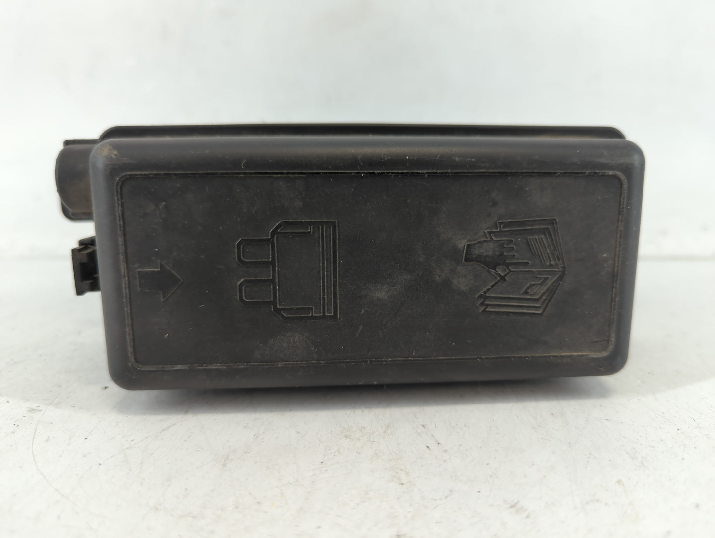 2012 Mini Cooper Clubman Fusebox Fuse Box Panel Relay Module P/N:9240946-01 Fits Fits 2011 2013 2014 2015 2016 OEM Used Auto Parts - Oemusedautoparts1.com