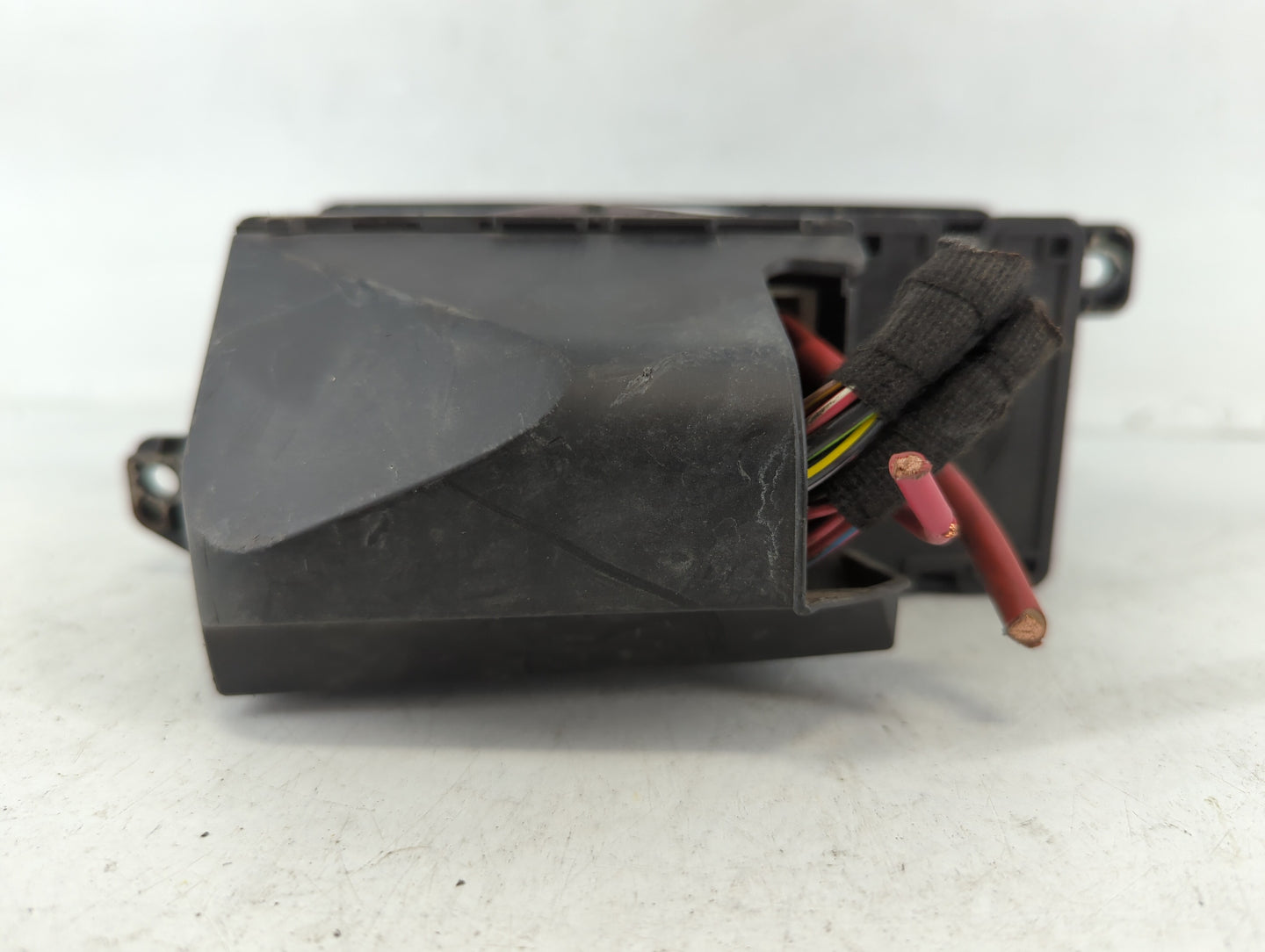 2012 Mini Cooper Clubman Fusebox Fuse Box Panel Relay Module P/N:9240946-01 Fits Fits 2011 2013 2014 2015 2016 OEM Used Auto Parts - Oemusedautoparts1.com