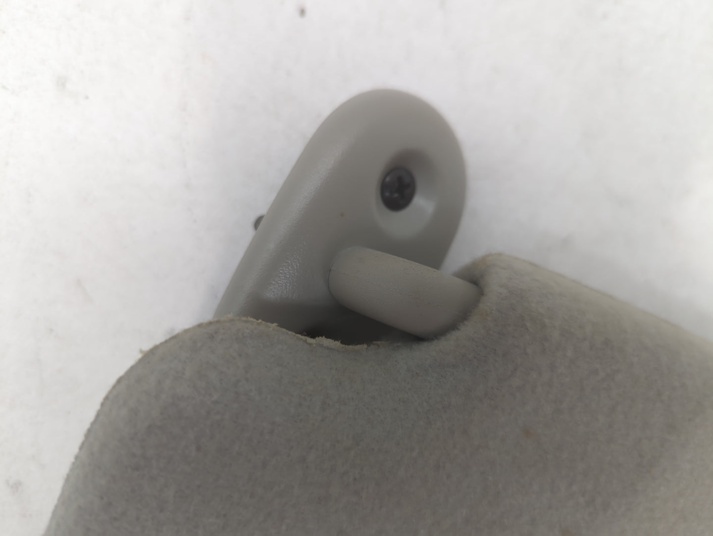 2005-2008 Pontiac Vibe Sun Visor Shade Replacement Passenger Right Mirror Fits Fits 2005 2006 2007 2008 OEM Used Auto Parts - Oemusedautoparts1.com