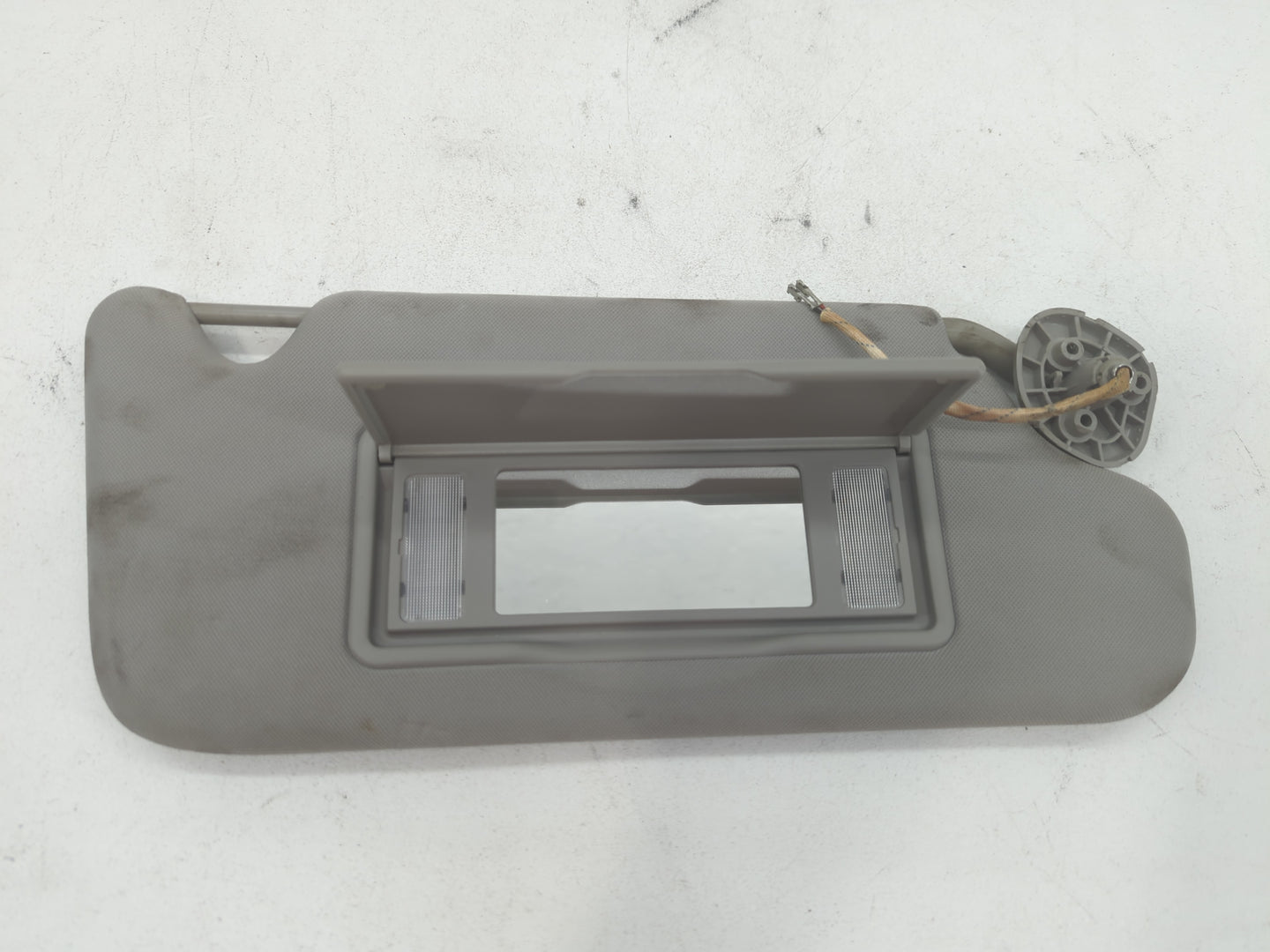 2006-2016 Chevrolet Impala Sun Visor Shade Replacement Passenger Right Mirror Fits OEM Used Auto Parts - Oemusedautoparts1.com