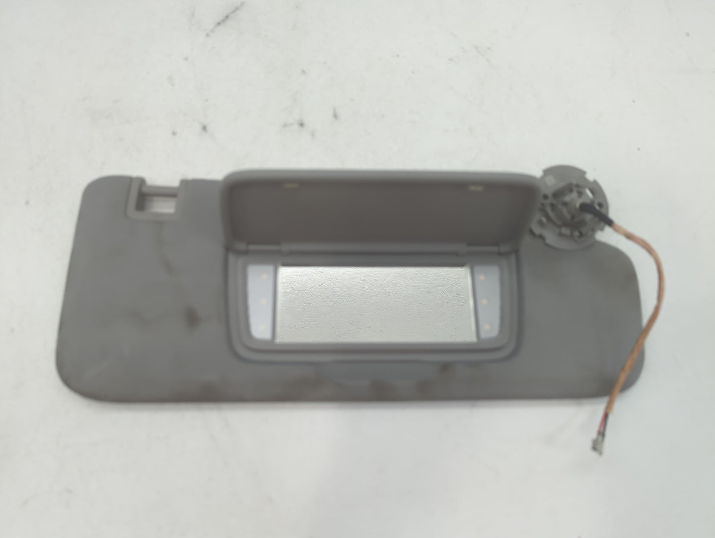 2020-2022 Chevrolet Equinox Sun Visor Shade Replacement Driver Left Mirror Fits Fits 2020 2021 2022 OEM Used Auto Parts - Oemusedautoparts1.com