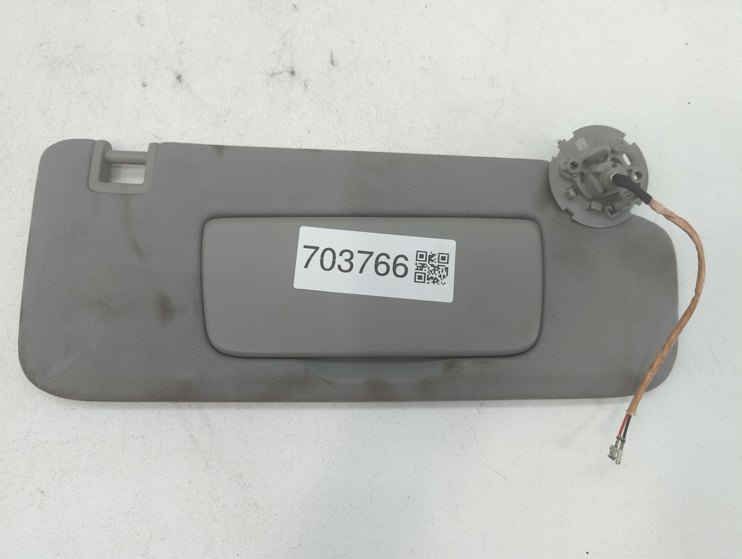 2020-2022 Chevrolet Equinox Sun Visor Shade Replacement Driver Left Mirror Fits Fits 2020 2021 2022 OEM Used Auto Parts - Oemusedautoparts1.com