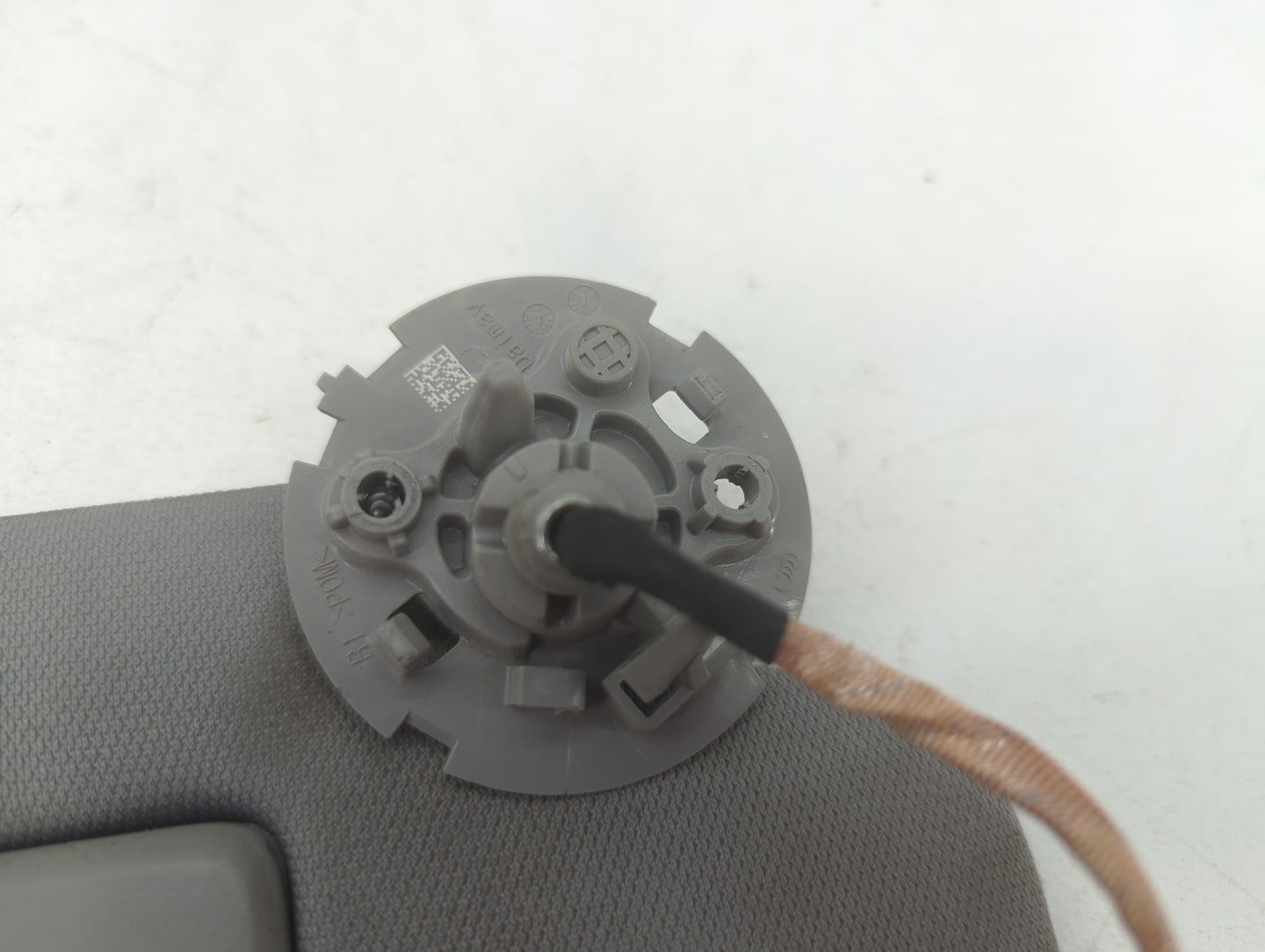 2020-2022 Chevrolet Equinox Sun Visor Shade Replacement Driver Left Mirror Fits Fits 2020 2021 2022 OEM Used Auto Parts - Oemusedautoparts1.com