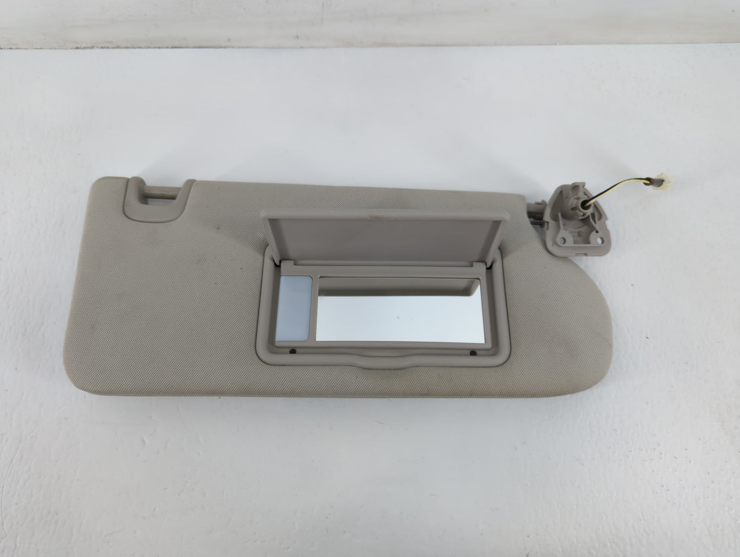 2019-2020 Infiniti Qx50 Sun Visor Shade Replacement Passenger Right Mirror Fits Fits 2019 2020 OEM Used Auto Parts - Oemusedautoparts1.com