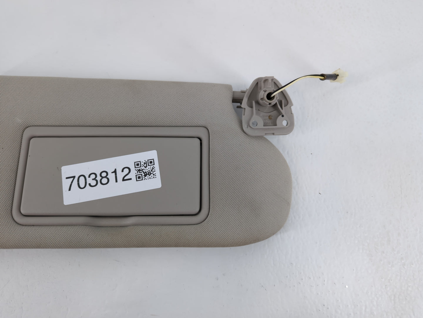 2019-2020 Infiniti Qx50 Sun Visor Shade Replacement Passenger Right Mirror Fits Fits 2019 2020 OEM Used Auto Parts - Oemusedautoparts1.com