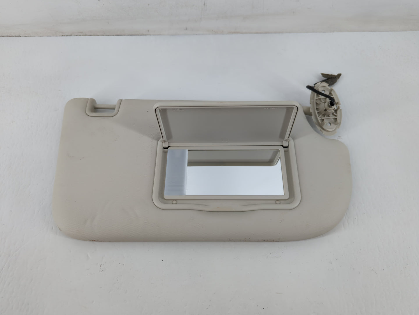 2013-2019 Ford Escape Sun Visor Shade Replacement Passenger Right Mirror Fits Fits 2013 2014 2015 2016 2017 2018 2019 OEM Used Auto Parts - Oemusedautoparts1.com