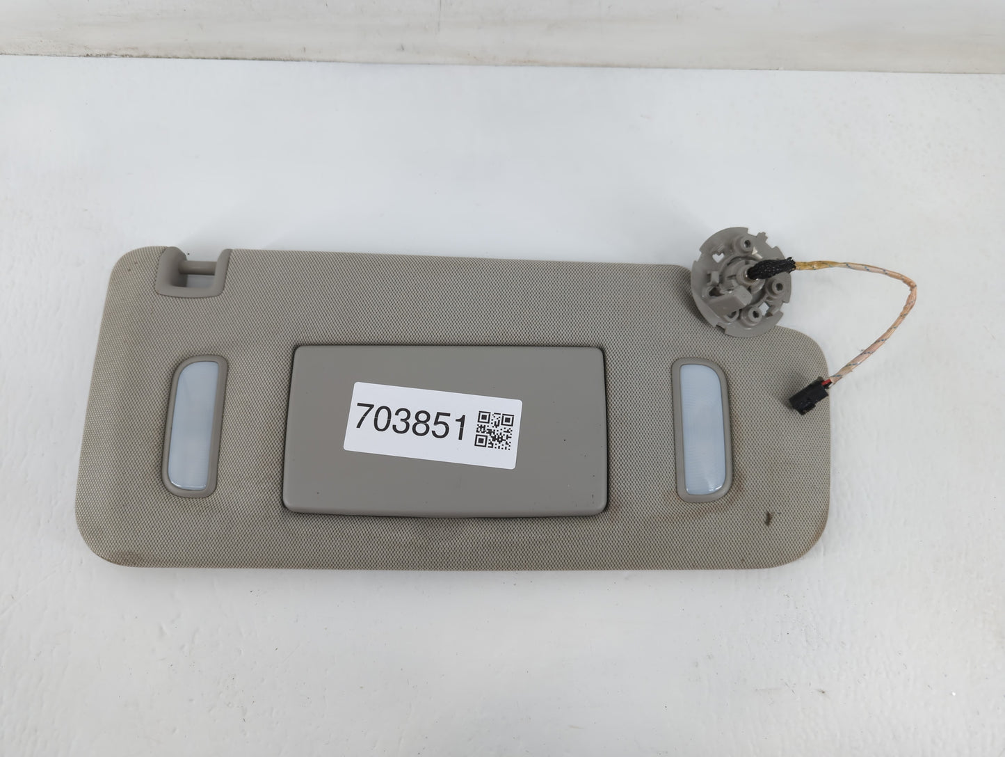 2002-2003 Jeep Liberty Sun Visor Shade Replacement Passenger Right Mirror Fits Fits 2002 2003 OEM Used Auto Parts - Oemusedautoparts1.com
