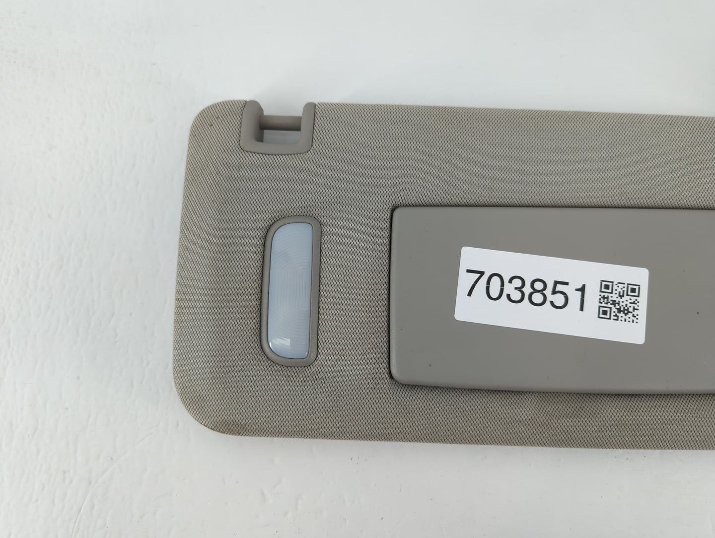 2002-2003 Jeep Liberty Sun Visor Shade Replacement Passenger Right Mirror Fits Fits 2002 2003 OEM Used Auto Parts - Oemusedautoparts1.com
