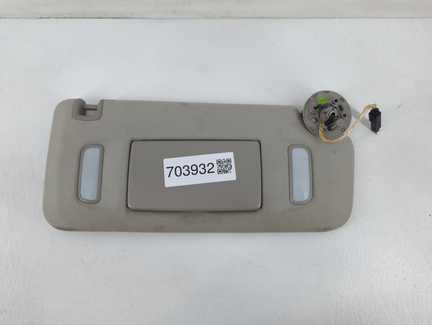 2010-2017 Chevrolet Equinox Sun Visor Shade Replacement Passenger Right Mirror Fits Fits 2010 2011 2012 2013 2014 2015 2016 2017 OEM Used Auto Parts - Oemusedautoparts1.com