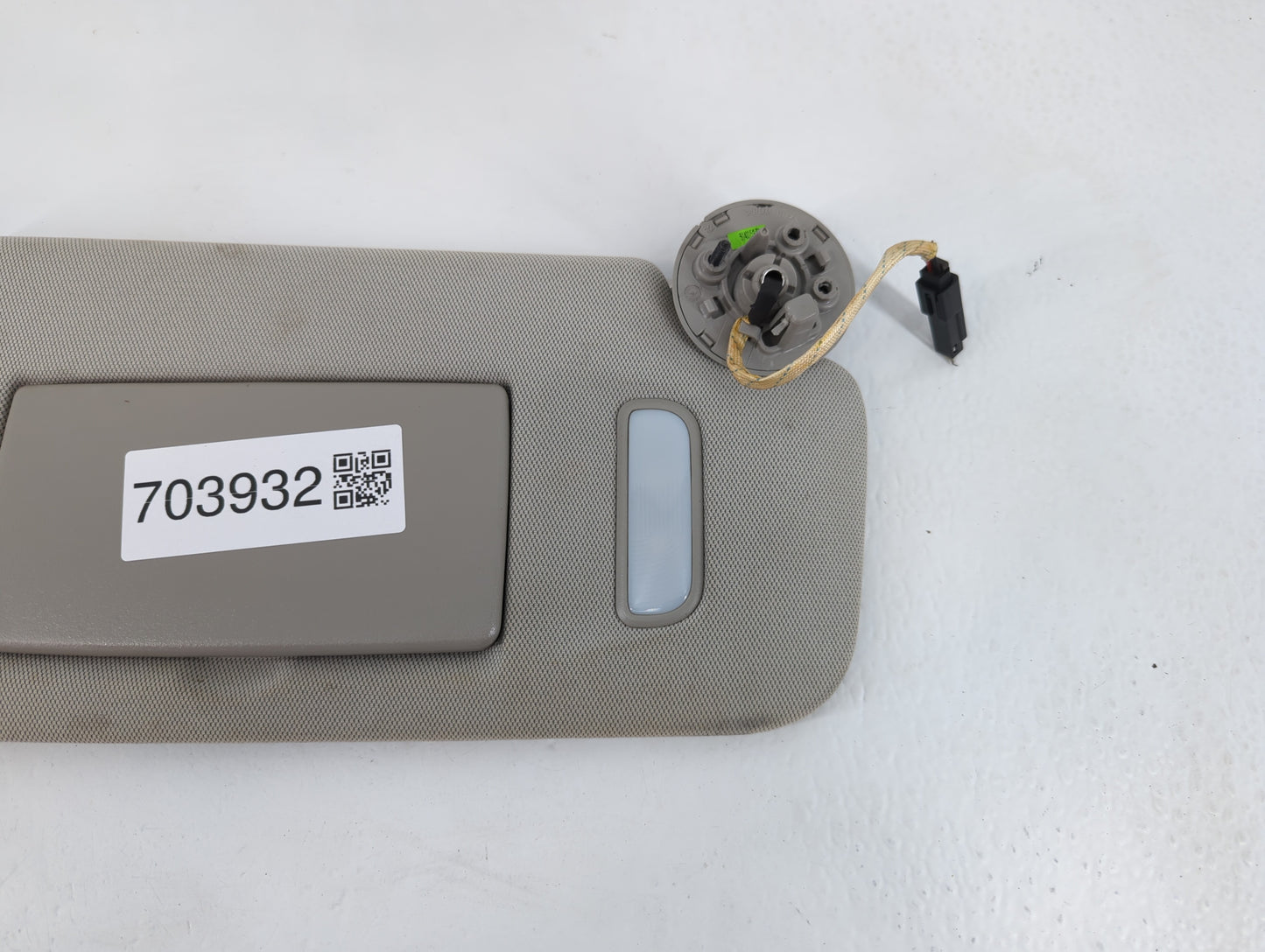 2010-2017 Chevrolet Equinox Sun Visor Shade Replacement Passenger Right Mirror Fits Fits 2010 2011 2012 2013 2014 2015 2016 2017 OEM Used Auto Parts - Oemusedautoparts1.com