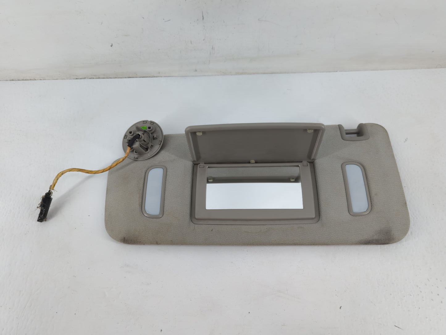 2010-2017 Chevrolet Equinox Sun Visor Shade Replacement Passenger Right Mirror Fits Fits 2010 2011 2012 2013 2014 2015 2016 2017 OEM Used Auto Parts - Oemusedautoparts1.com