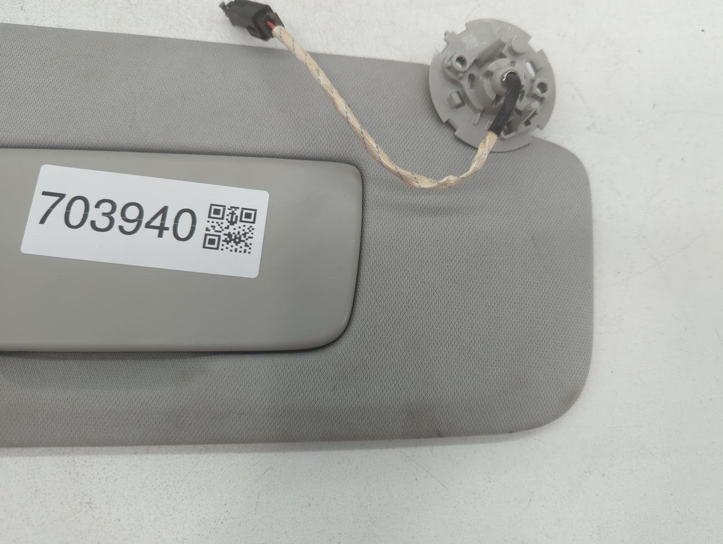 2018-2022 Chevrolet Traverse Sun Visor Shade Replacement Passenger Right Mirror Fits Fits 2018 2019 2020 2021 2022 OEM Used Auto Parts - Oemusedautoparts1.com