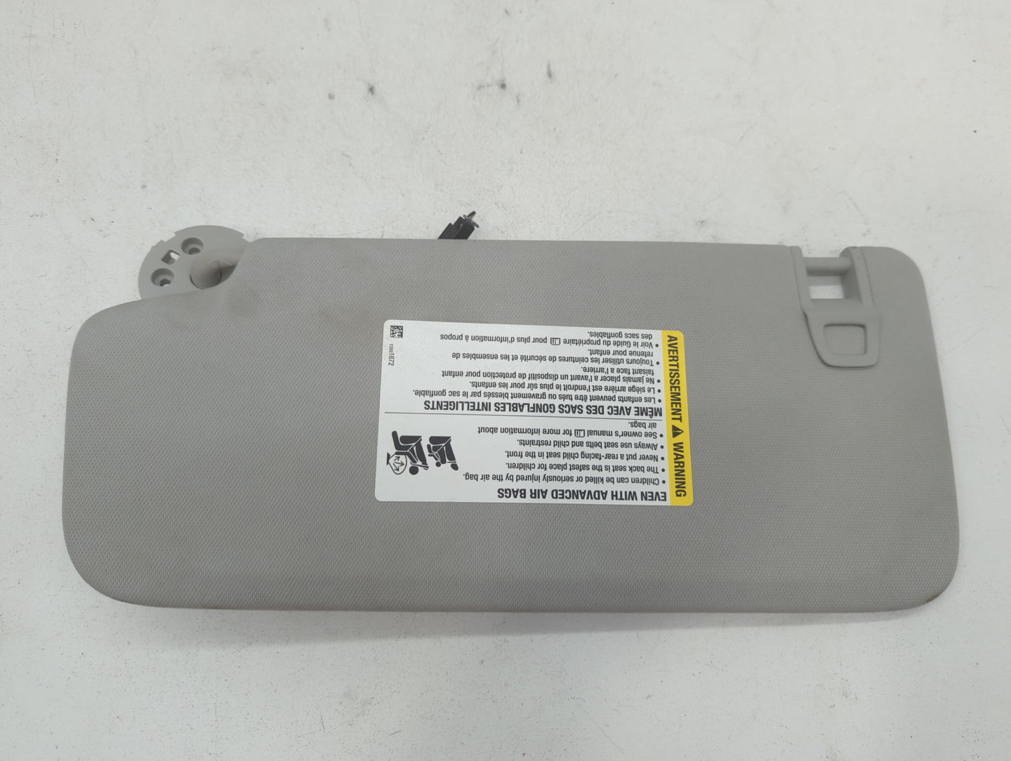 2018-2022 Chevrolet Traverse Sun Visor Shade Replacement Passenger Right Mirror Fits Fits 2018 2019 2020 2021 2022 OEM Used Auto Parts - Oemusedautoparts1.com