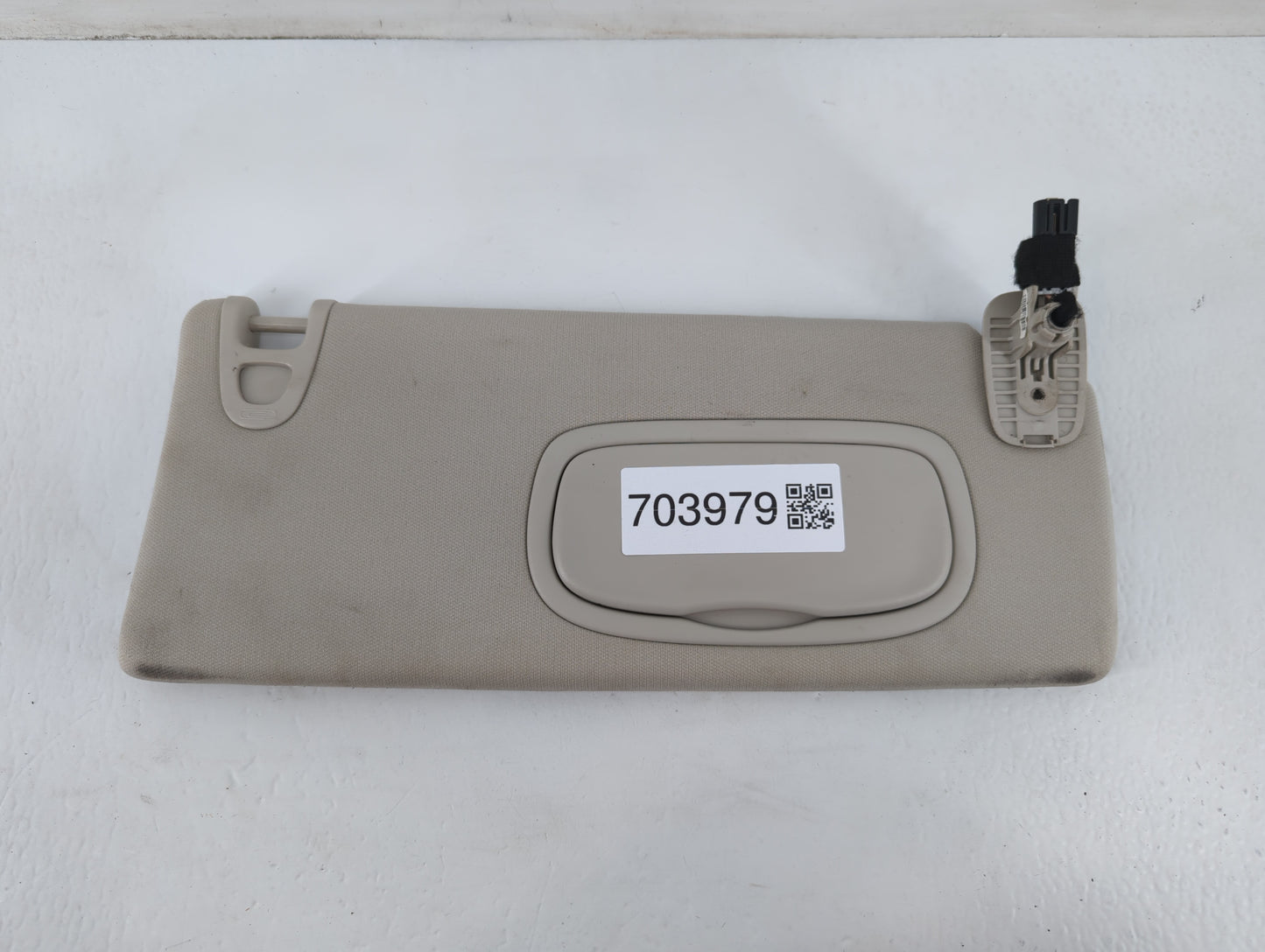 2014-2018 Jeep Cherokee Sun Visor Shade Replacement Passenger Right Mirror Fits Fits 2014 2015 2016 2017 2018 OEM Used Auto Parts - Oemusedautoparts1.com