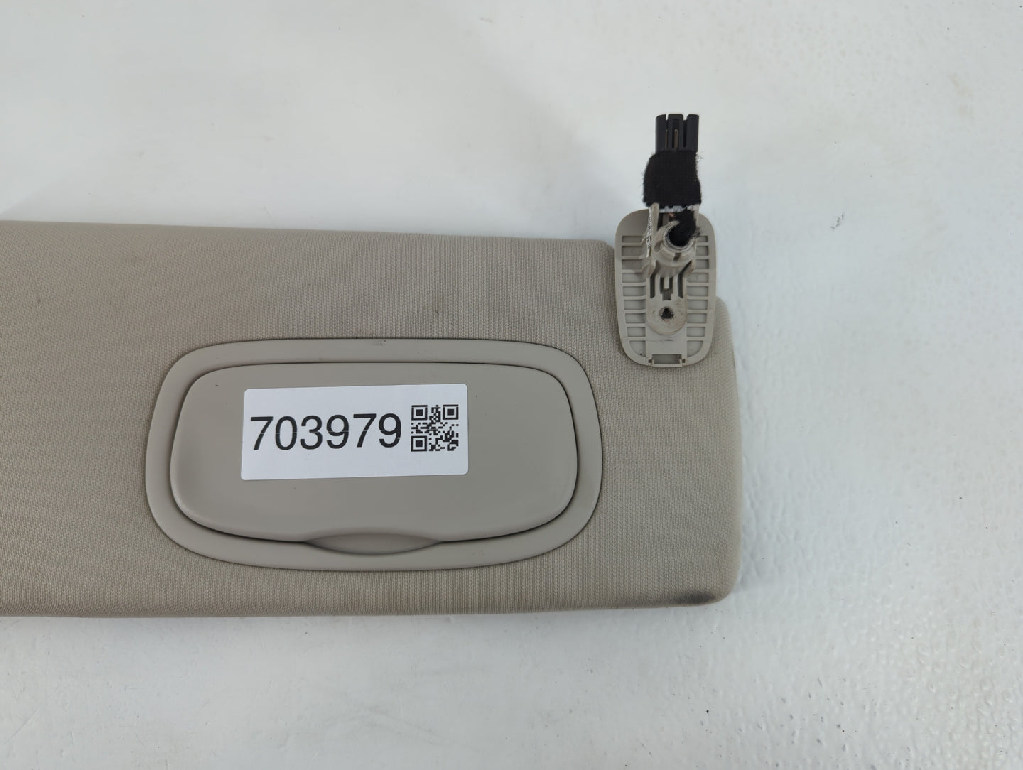 2014-2018 Jeep Cherokee Sun Visor Shade Replacement Passenger Right Mirror Fits Fits 2014 2015 2016 2017 2018 OEM Used Auto Parts - Oemusedautoparts1.com