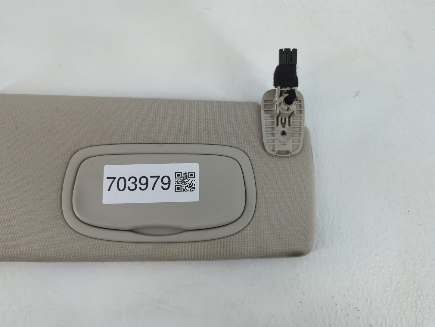 2014-2018 Jeep Cherokee Sun Visor Shade Replacement Passenger Right Mirror Fits Fits 2014 2015 2016 2017 2018 OEM Used Auto Parts - Oemusedautoparts1.com