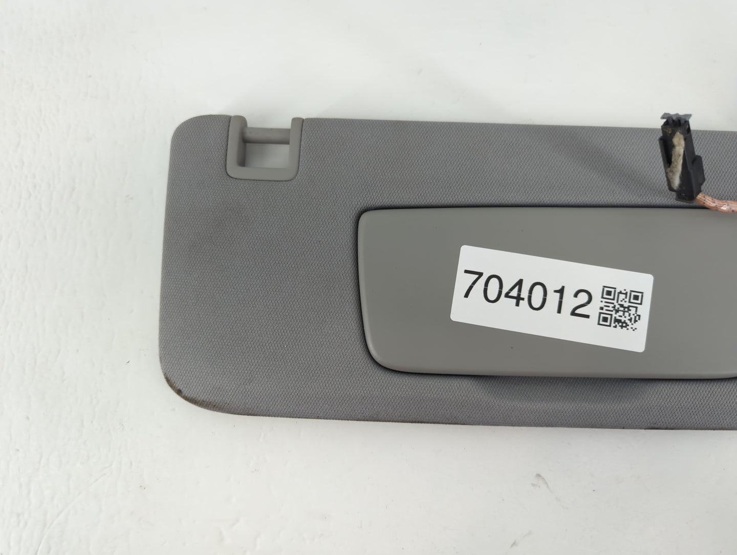 2018-2019 Chevrolet Equinox Sun Visor Shade Replacement Passenger Right Mirror Fits Fits 2018 2019 OEM Used Auto Parts - Oemusedautoparts1.com