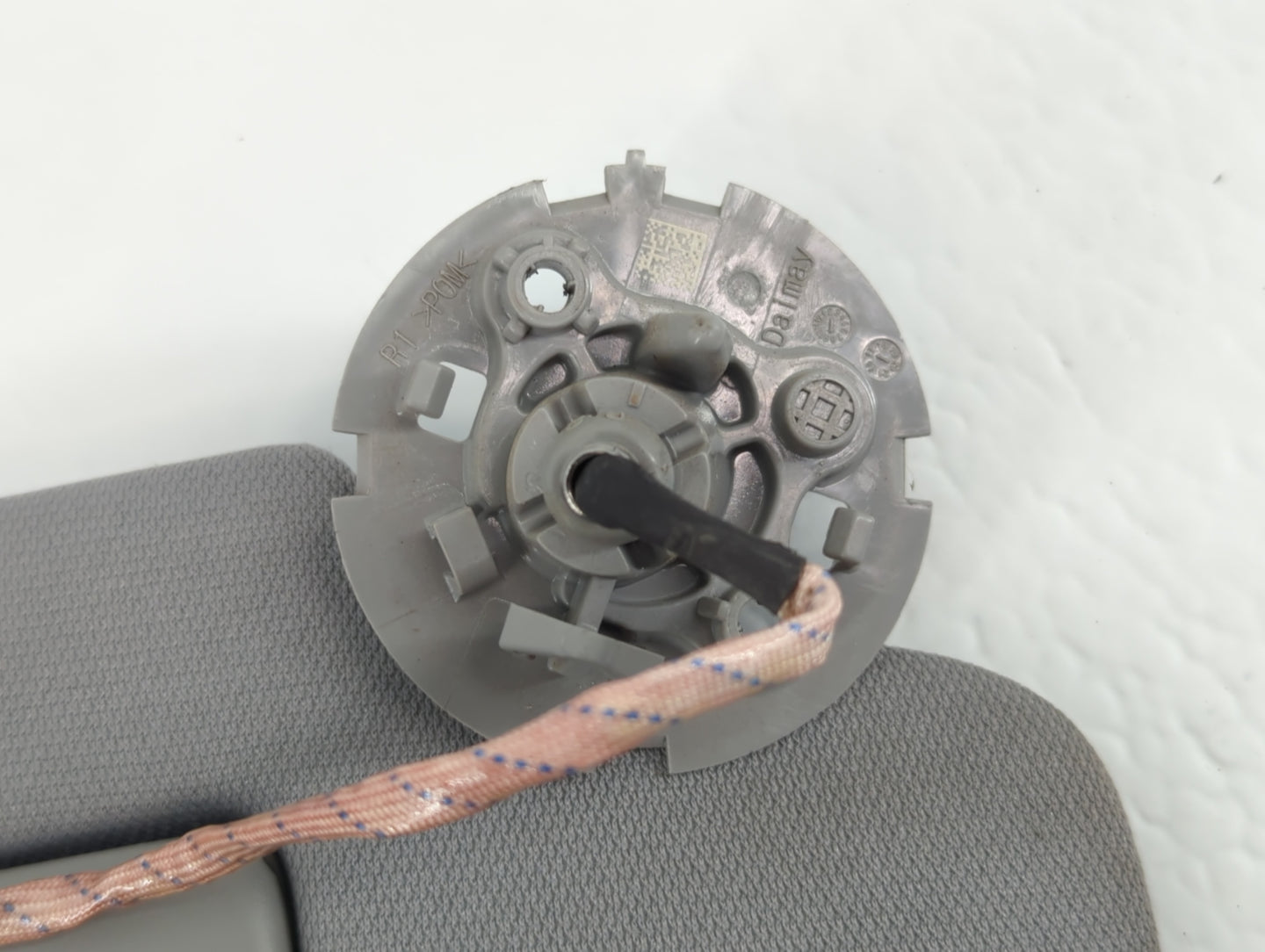 2018-2019 Chevrolet Equinox Sun Visor Shade Replacement Passenger Right Mirror Fits Fits 2018 2019 OEM Used Auto Parts - Oemusedautoparts1.com