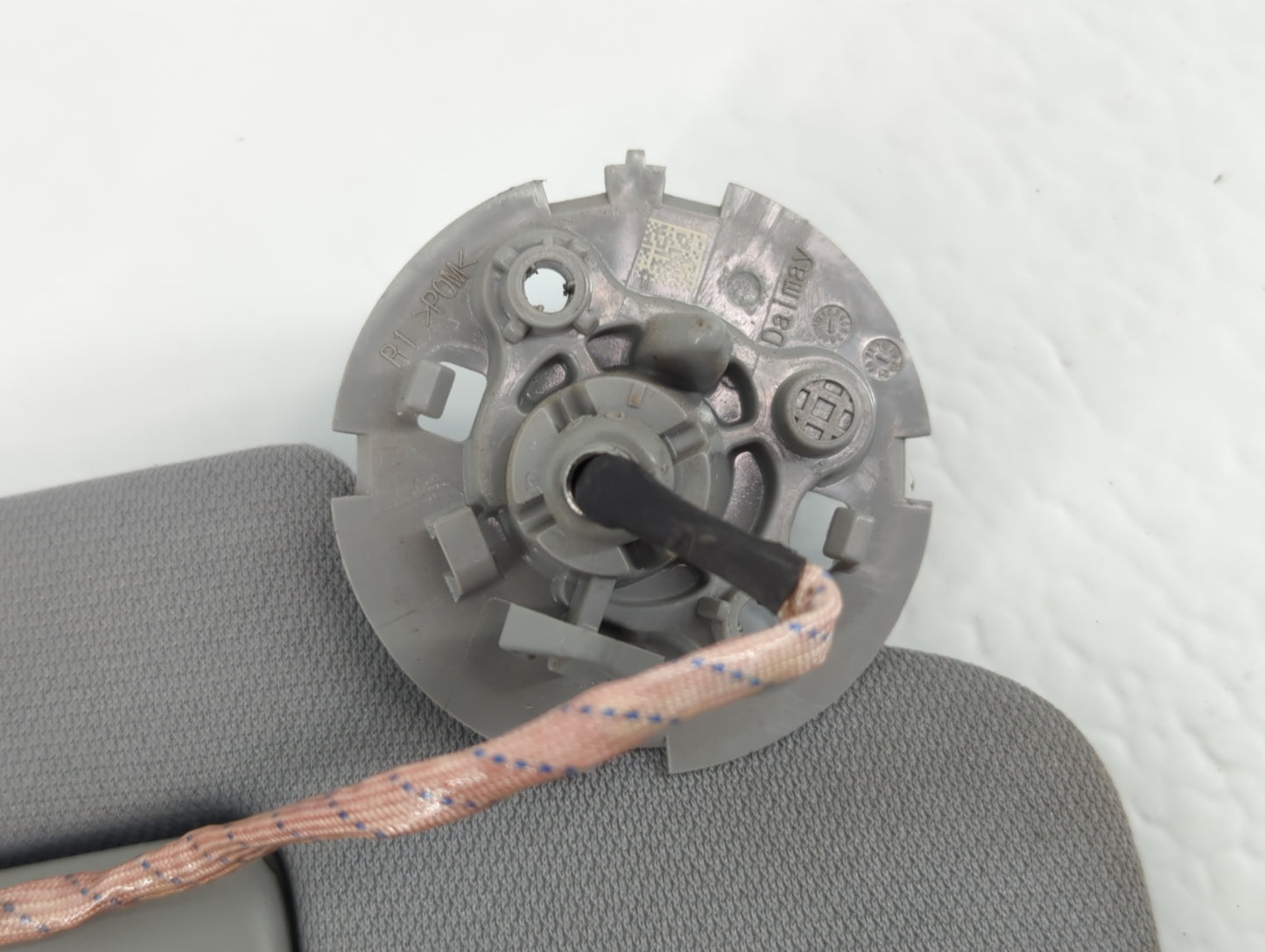 2018-2019 Chevrolet Equinox Sun Visor Shade Replacement Passenger Right Mirror Fits Fits 2018 2019 OEM Used Auto Parts - Oemusedautoparts1.com