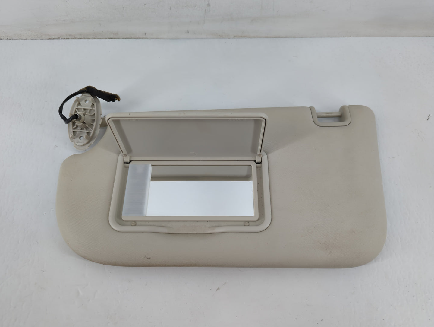 2013-2019 Ford Escape Sun Visor Shade Replacement Driver Left Mirror Fits Fits 2013 2014 2015 2016 2017 2018 2019 OEM Used Auto Parts - Oemusedautoparts1.com