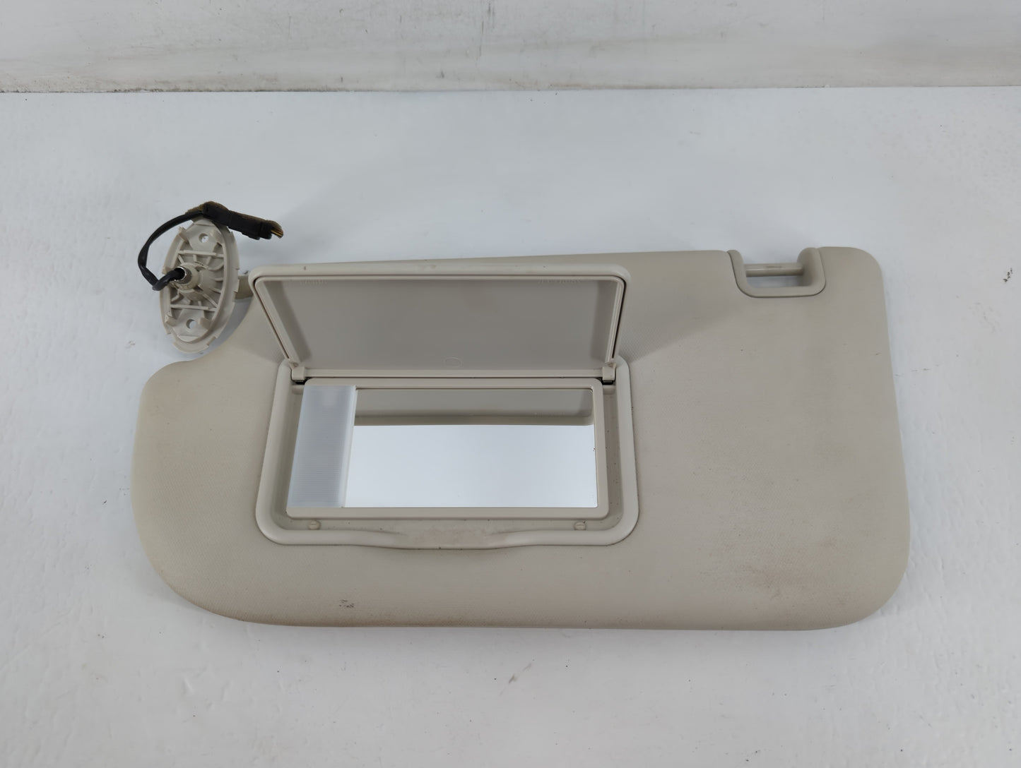 2013-2019 Ford Escape Sun Visor Shade Replacement Driver Left Mirror Fits Fits 2013 2014 2015 2016 2017 2018 2019 OEM Used Auto Parts - Oemusedautoparts1.com